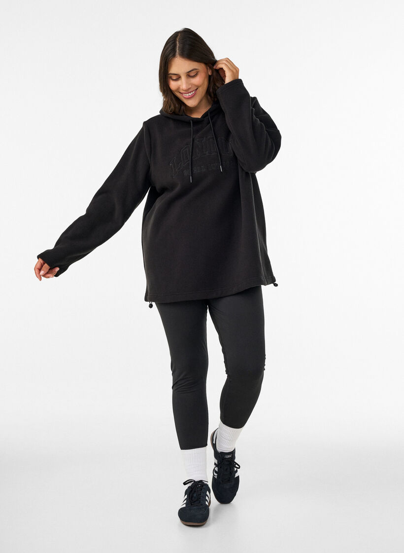 Hoodie aus Fleece mit hohem Kragen und aufgesticktem Text, Schwarz, Model image number 1