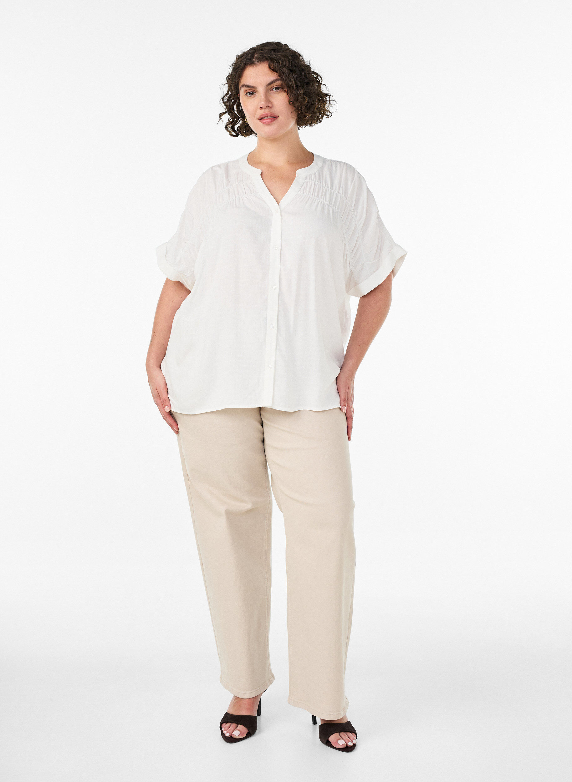 ZizziBluse aus Viskose mit kurzen &Auml;rmeln und Raffdetails, Vanille, Model image number 1