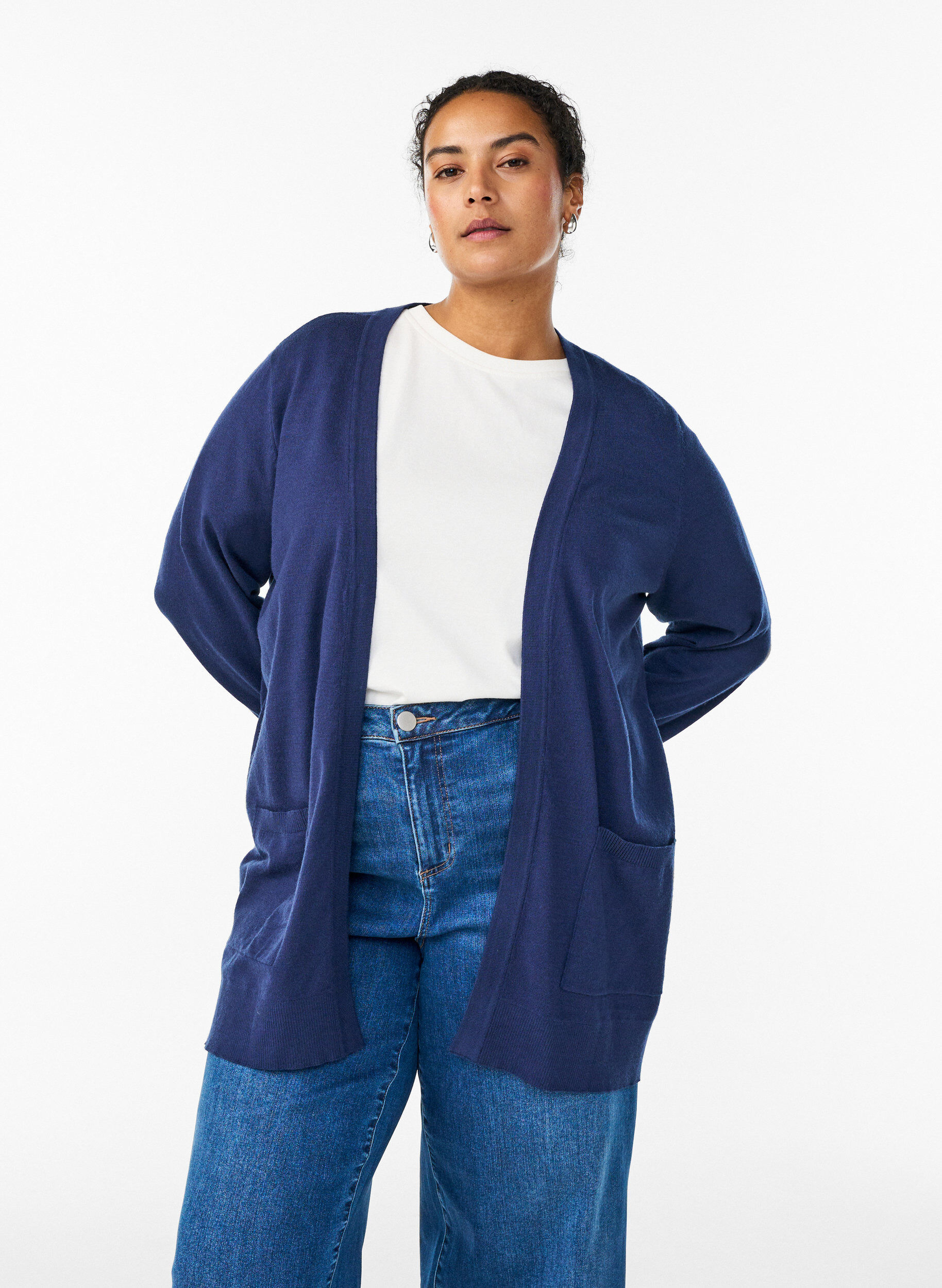 Lange offene Strickjacke mit Taschen, Blau, Model