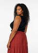 Tailleiertes Top mit Motiv, Schwarz, Model image number 2