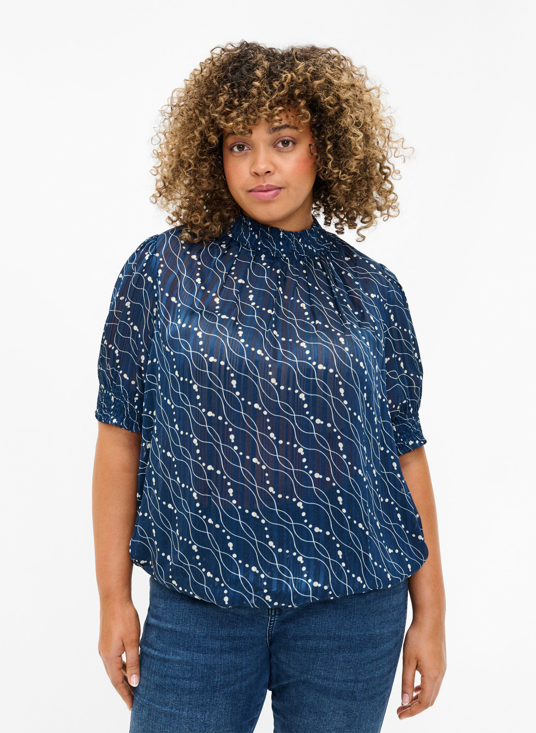 Zizzi Kurz&auml;rmelige gesmokte Bluse mit Print, Dress Bl. Swirl AOP, Model image number 0