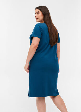 Kurzarm Kleid aus Baumwolle mit Schlitz, Majolica Blue, Model image number 1
