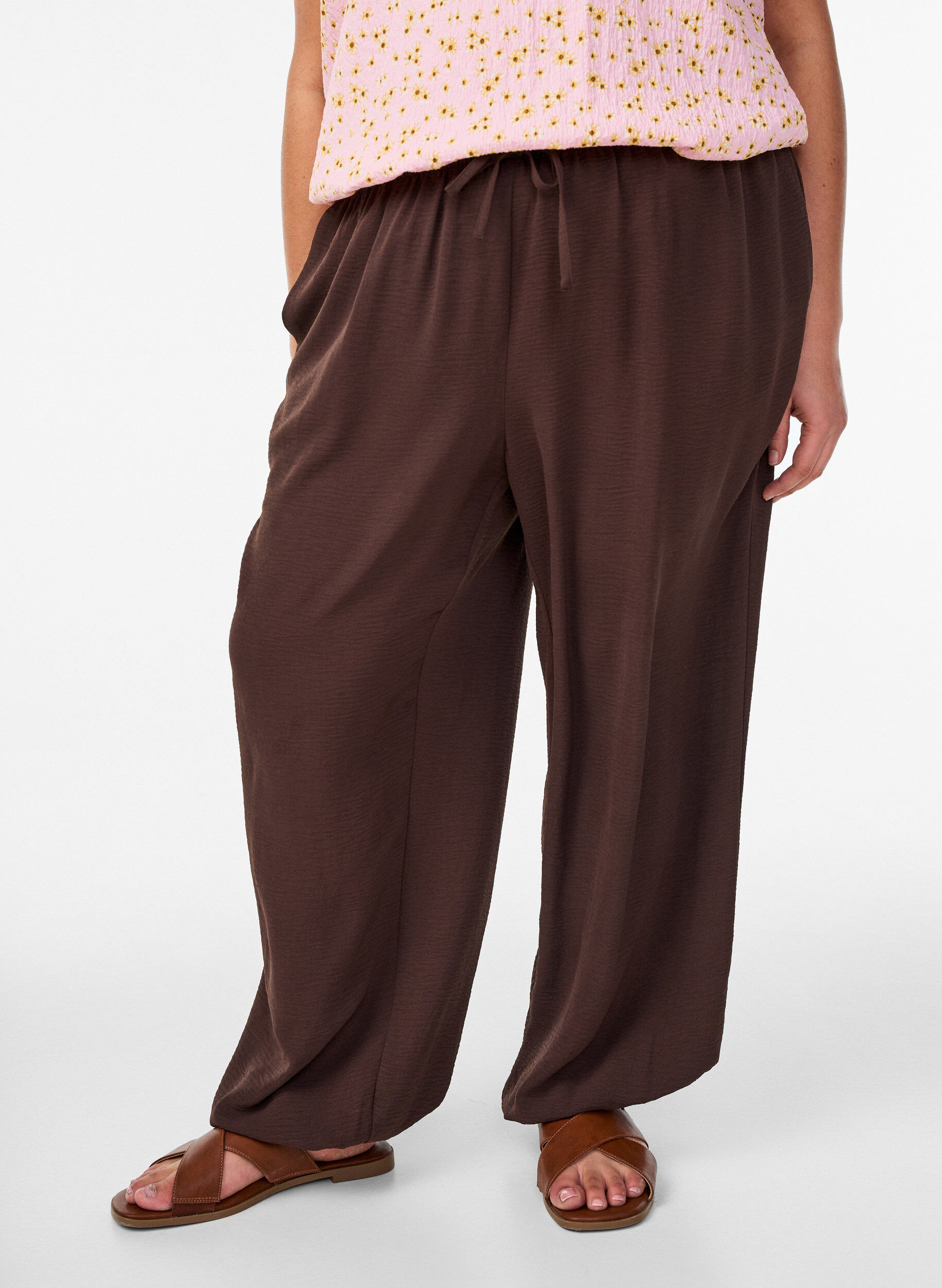 Zizzi Hoch taillierte Ballonhose, Braun, Model image number 2