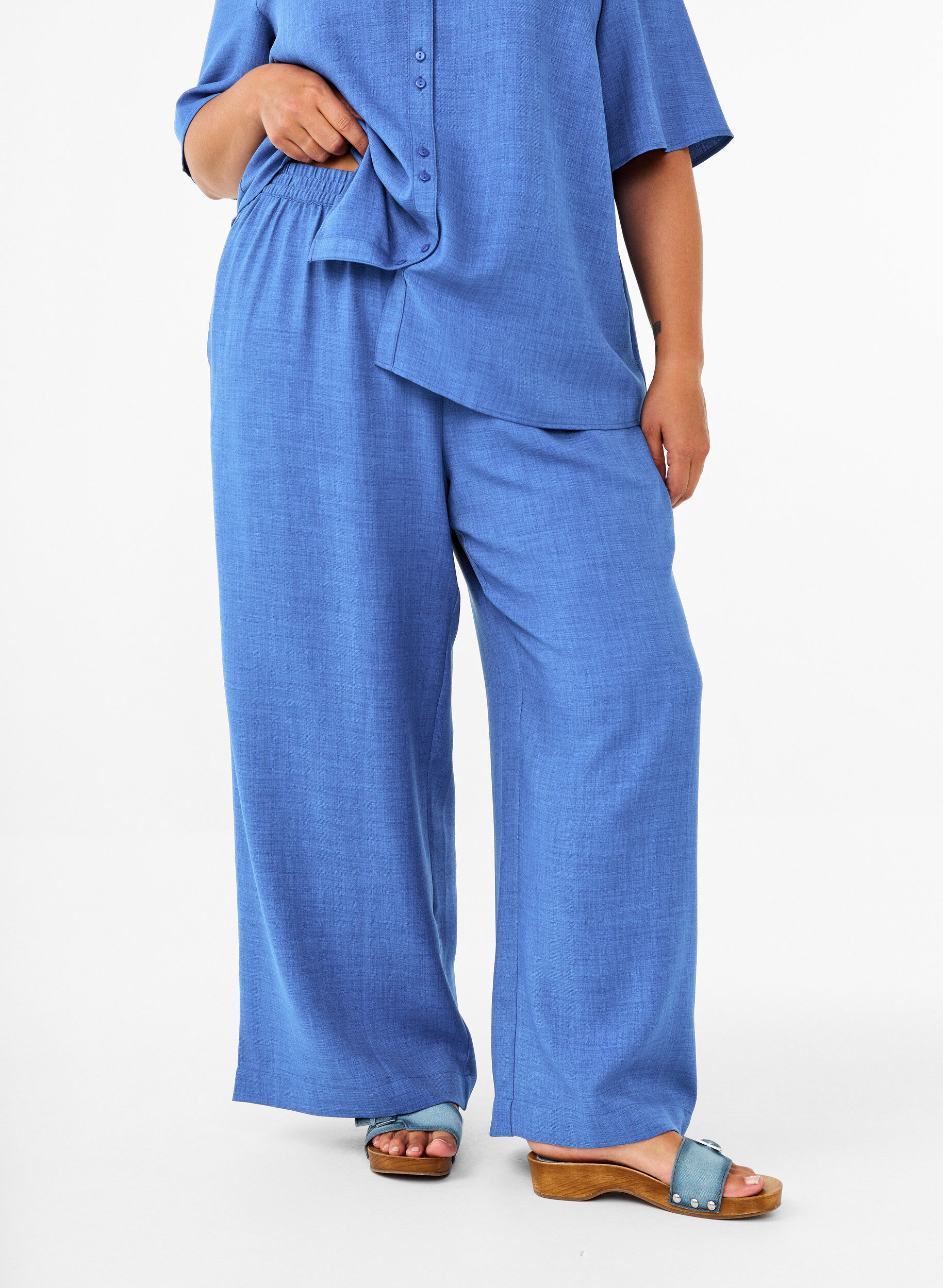 ZizziLockere Hose mit elastischem Bund und Taschen, Blau, Model image number 2