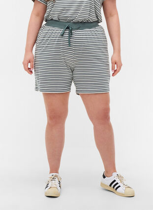 Lockere Shorts aus Baumwolle mit Streifen, Balsam Green w.Egret, Model image number 2