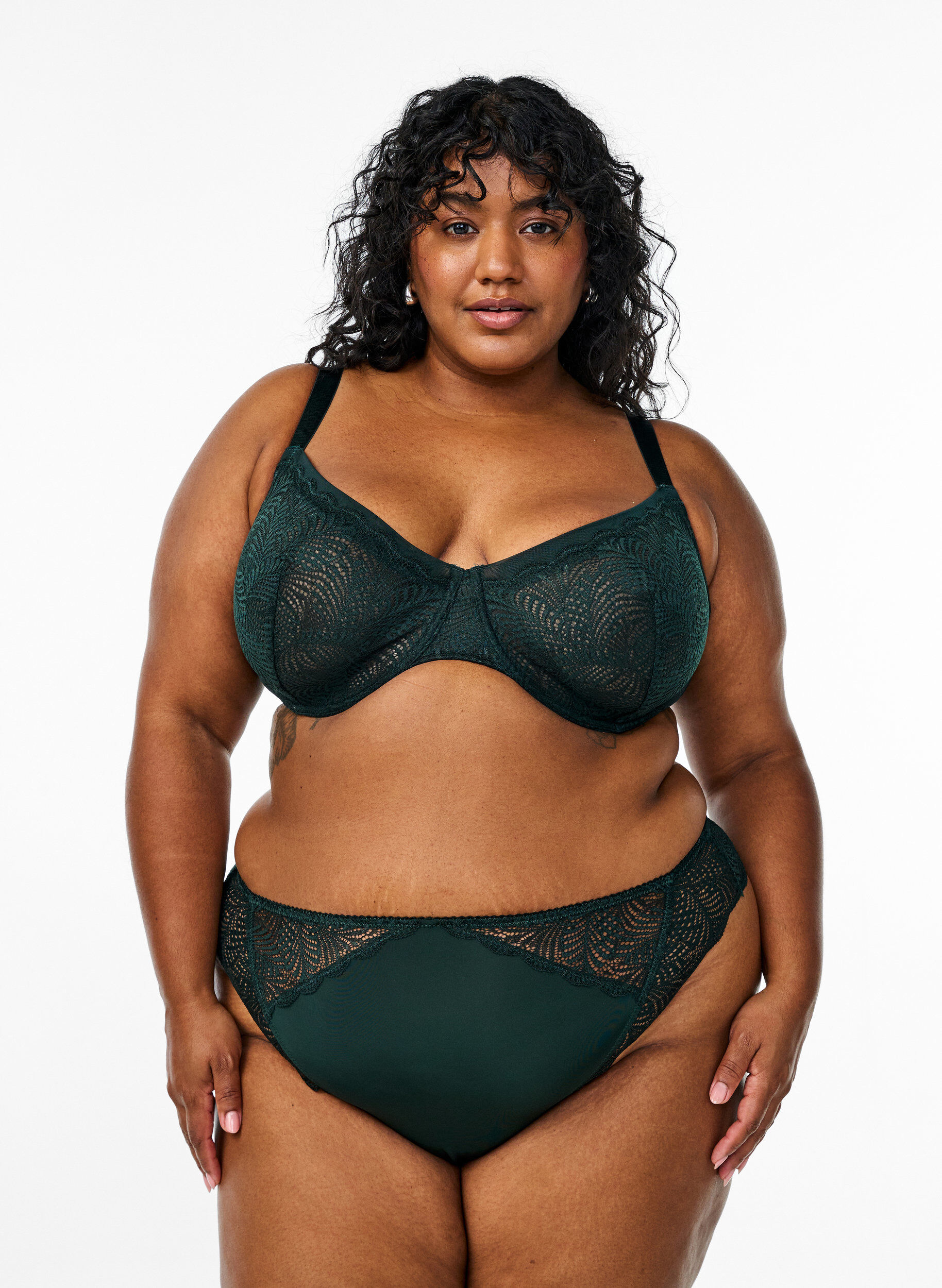 String aus Mikrofaser mit Spitzendetails, Gr&uuml;n, Model