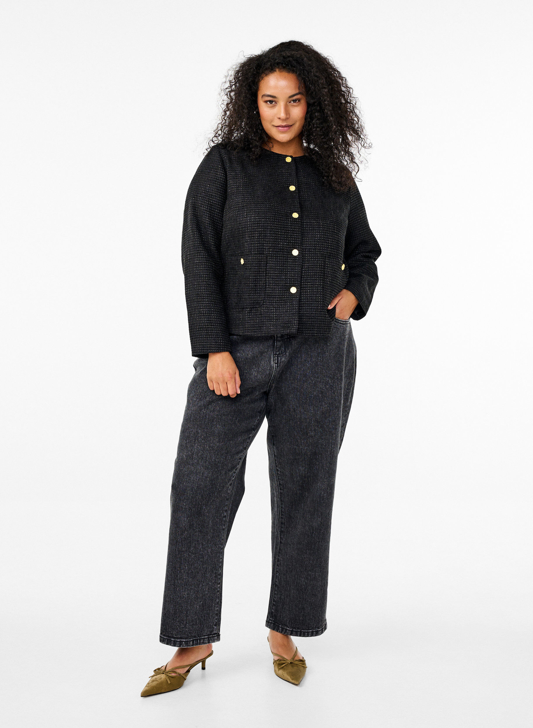 Zizzi Boucl&eacute;-Jacke mit Taschen und Zierkn&ouml;pfen, Black, Model image number 2