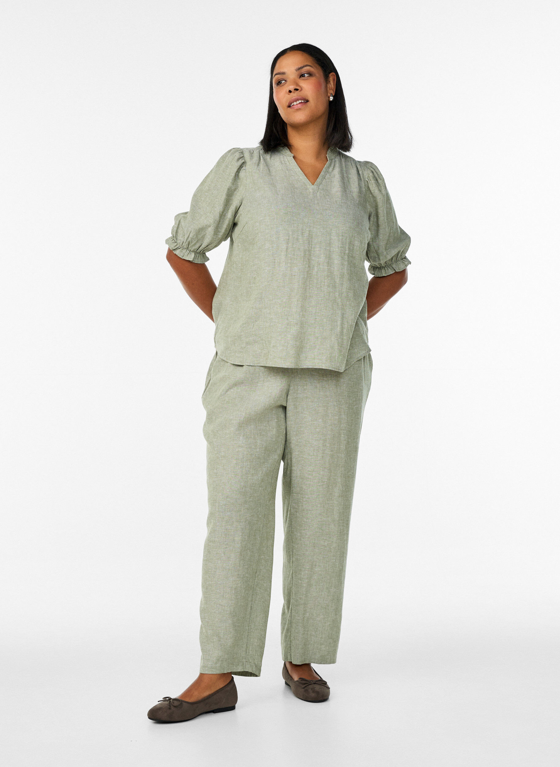 Zizzi Bluse aus Leinen und Viskose mit 1/2-&Auml;rmeln, Gr&uuml;n, Model image number 1