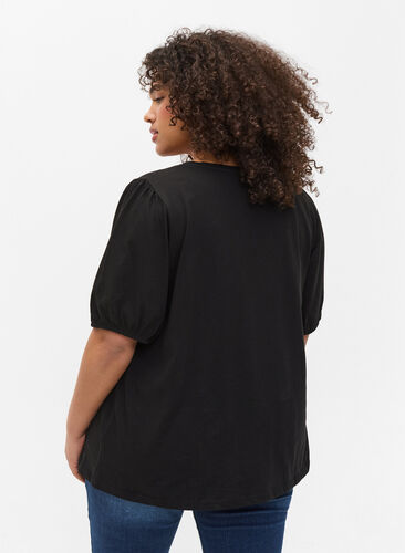 T-Shirt aus Baumwolle mit Ärmeln in Ellbogenlänge, Black, Model image number 1