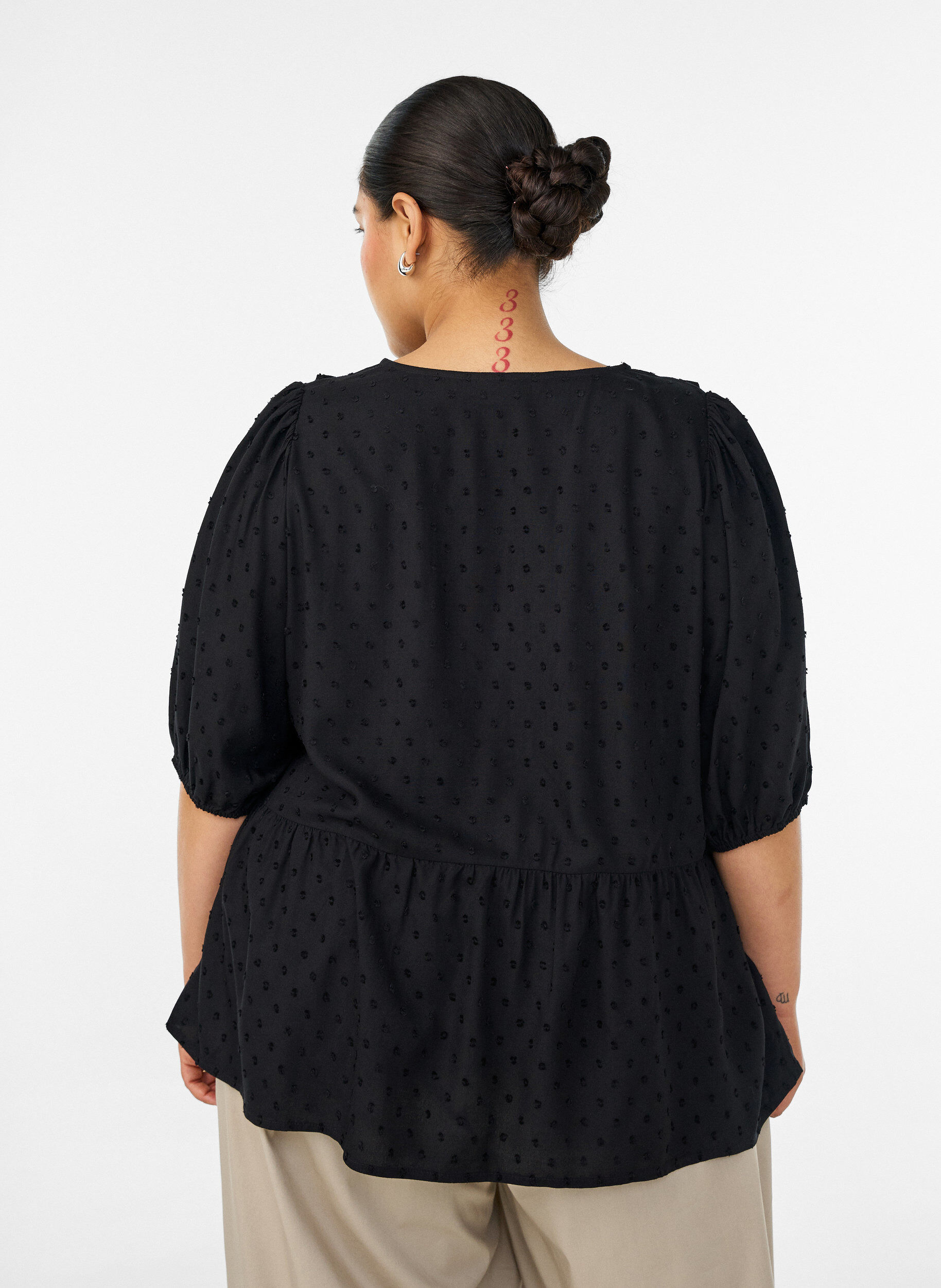 ZizziBluse aus Viskose mit gepunkteter Struktur und V-Ausschnitt, Schwarz, Model image number 2