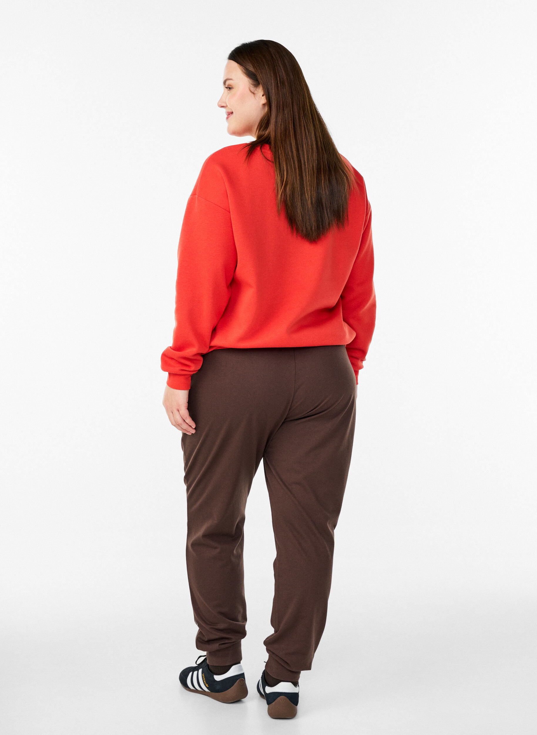 Zizzi Sweatshirt mit Motiv auf der Vorderseite, Rot, Model image number 2
