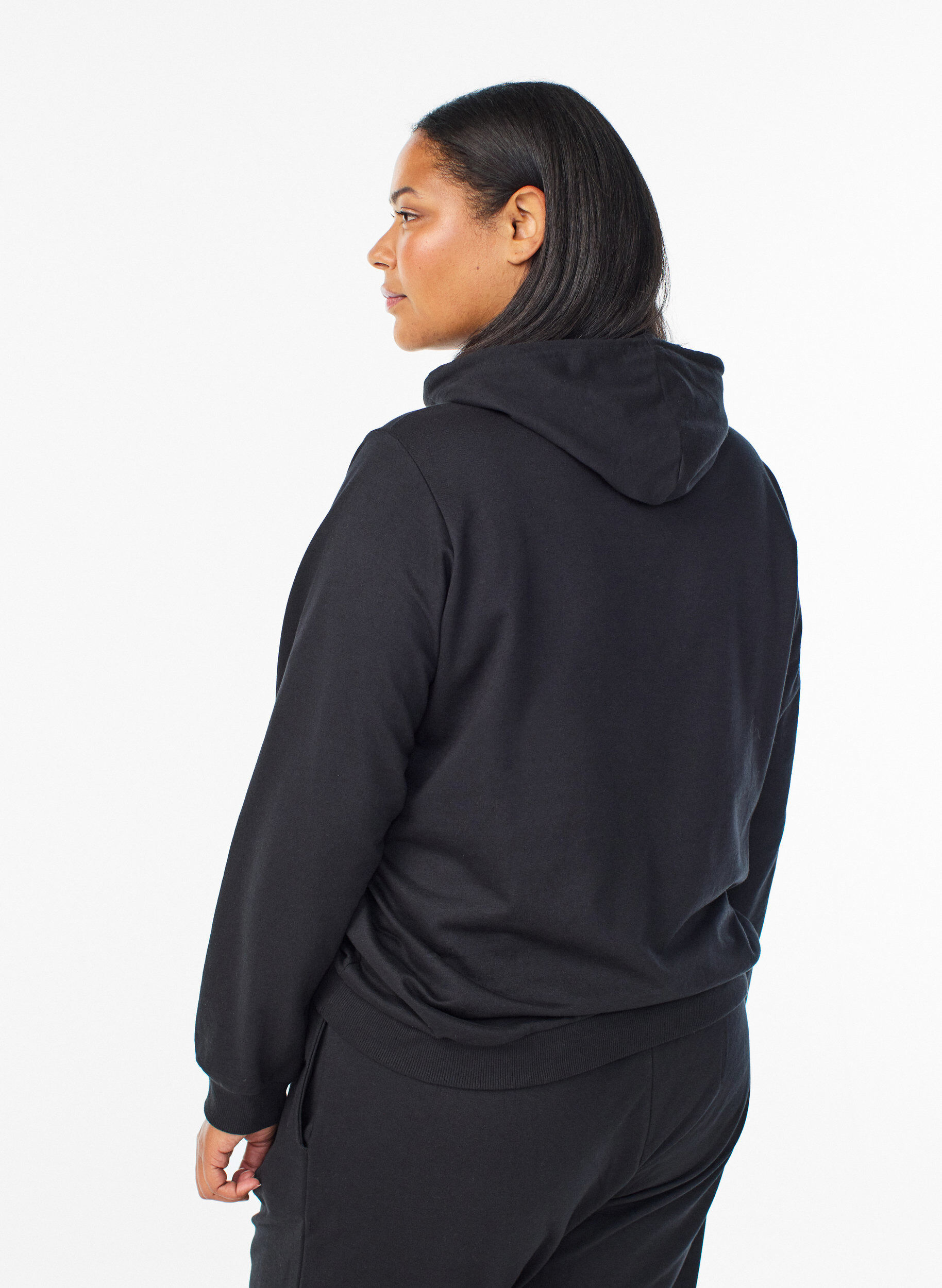 Zizzi Sweatshirt mit Kapuze und Aufdruck, Schwarz, Model image number 2
