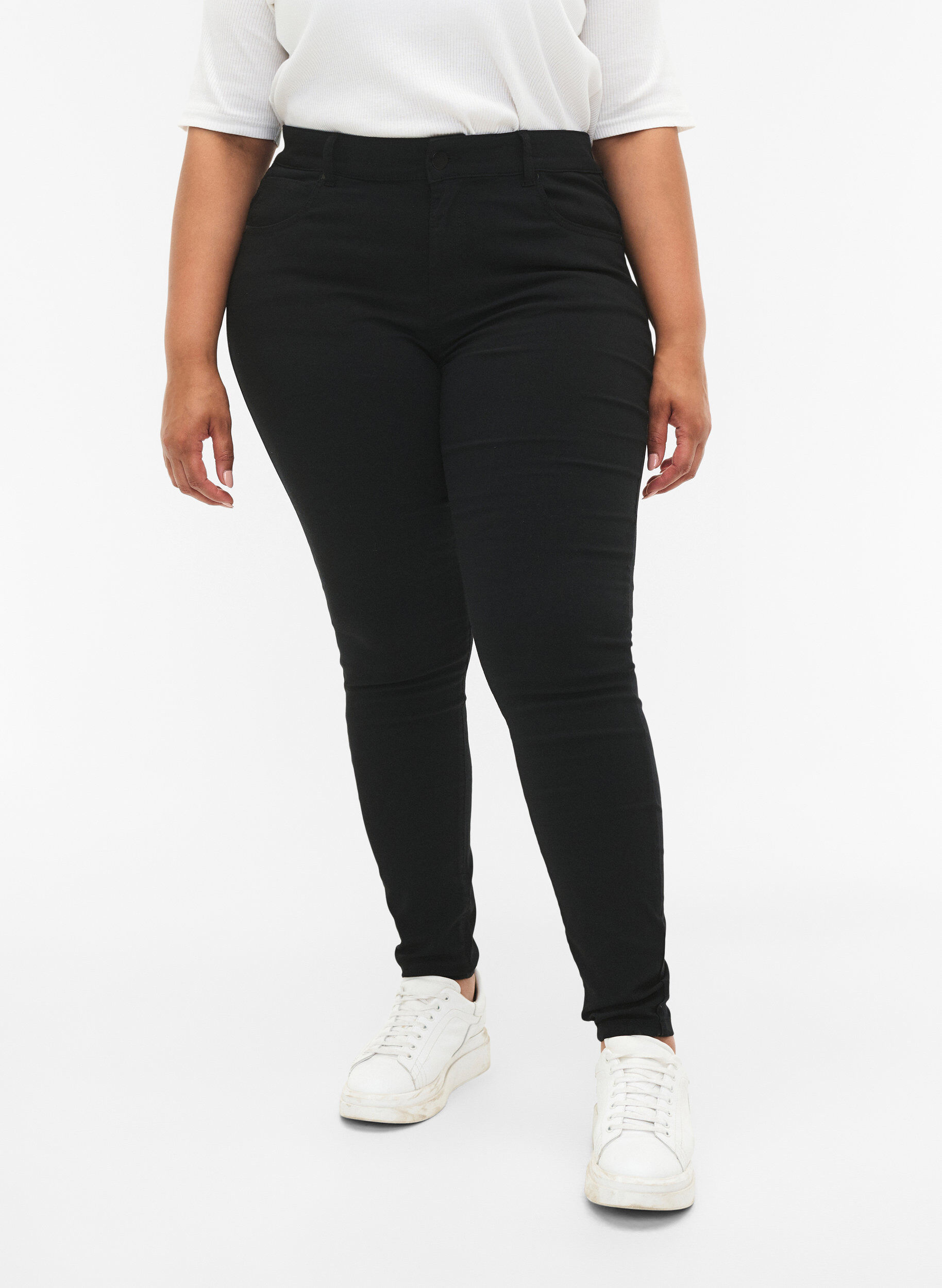 Zizzi Slim Fit Hose mit Hosentaschen, Schwarz, Model image number 3