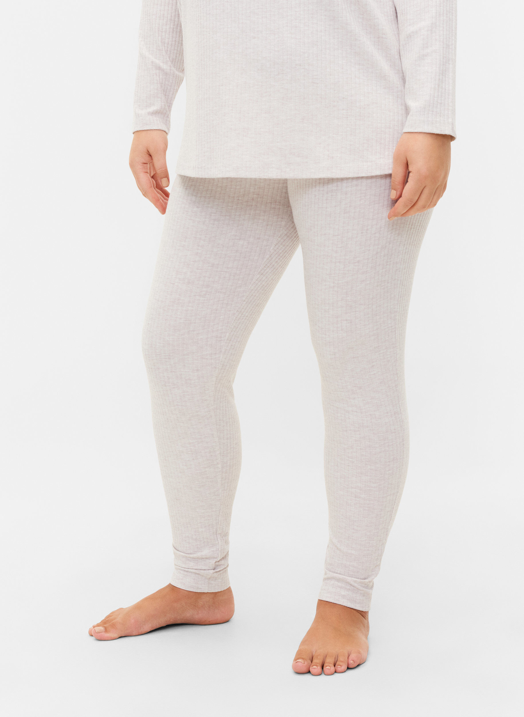 Zizzi Eng anliegende Hose aus Rippstrick, Natural M&eacute;lange, Model image number 1