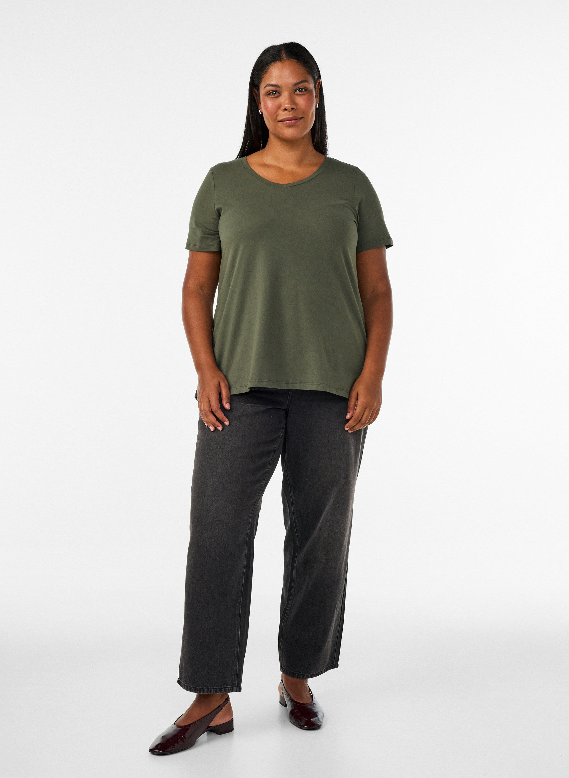 ZizziUnifarbenes Basic-T-Shirt aus Baumwolle, Gr&uuml;n, Model image number 1