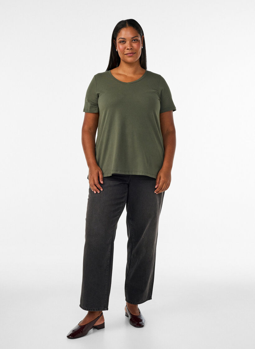 Unifarbenes Basic-T-Shirt aus Baumwolle, Gr&uuml;n, Model image number 1
