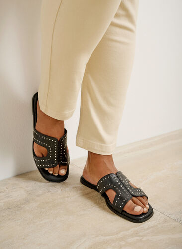 Flache Slip-on-Sandalen mit breiter Passform und Nieten, Black, Image image number 1
