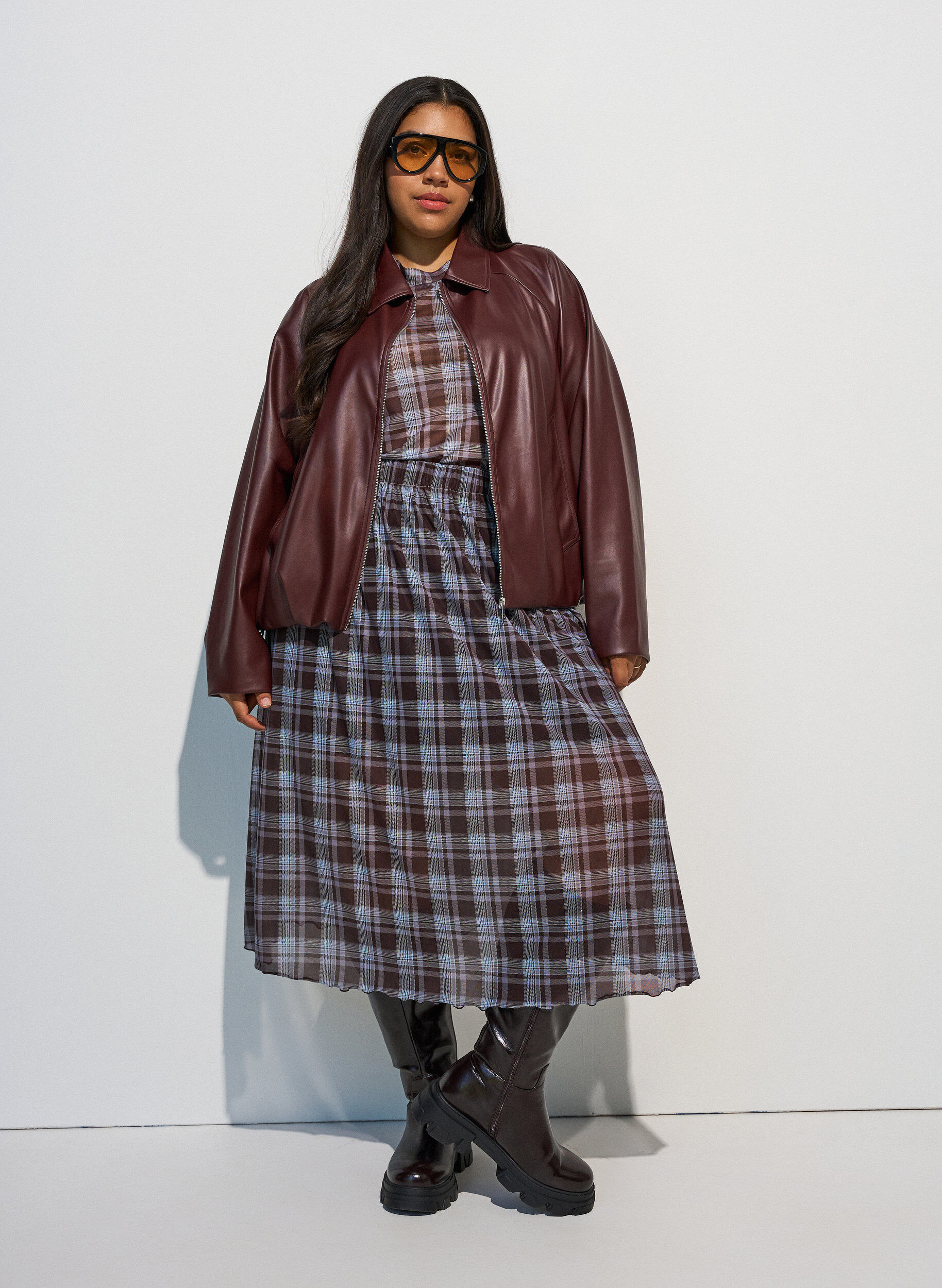 Karierter Midi-Rock aus Mesh, Blau, Model