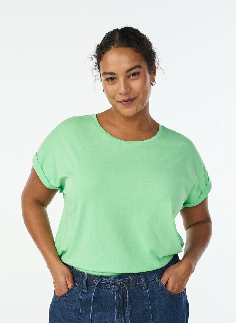 Kurz&auml;rmliges T-Shirt aus einer Baumwollmischung, Gr&uuml;n, Model
