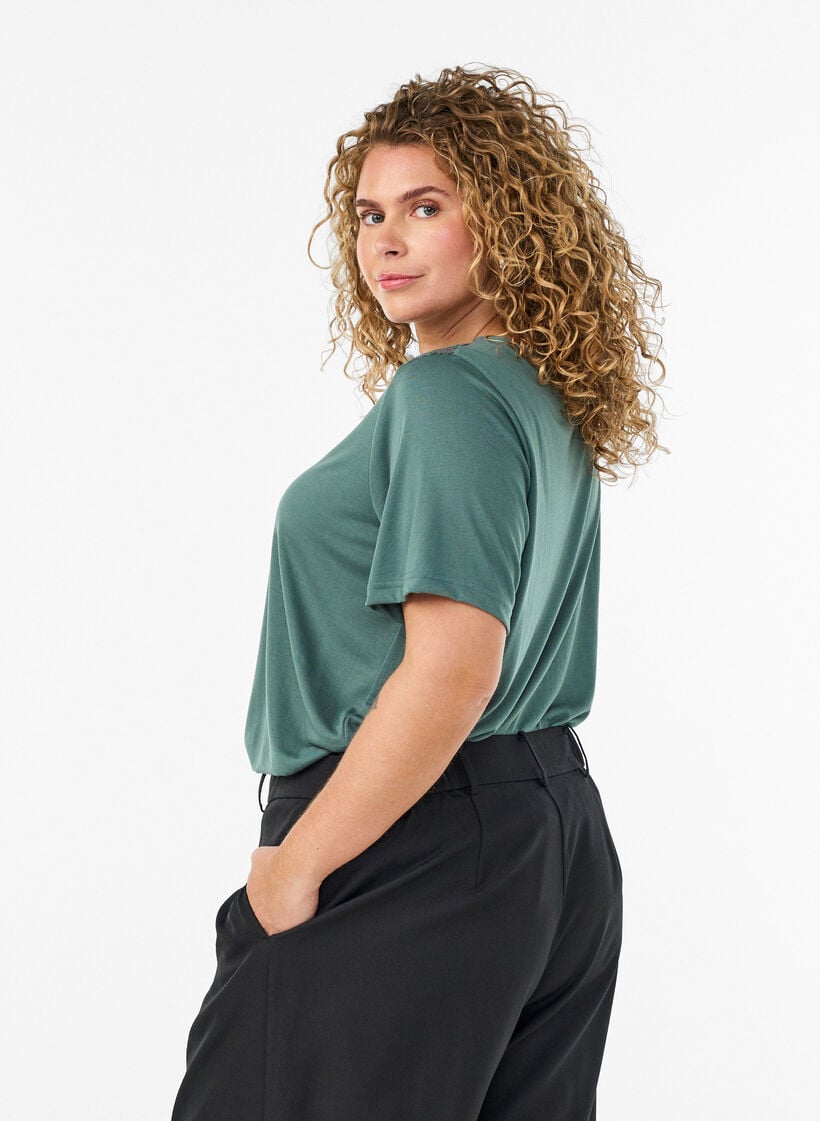 Bluse mit Spitzeneinsatz und Ballon&auml;rmeln, Gr&uuml;n, Model image number 2