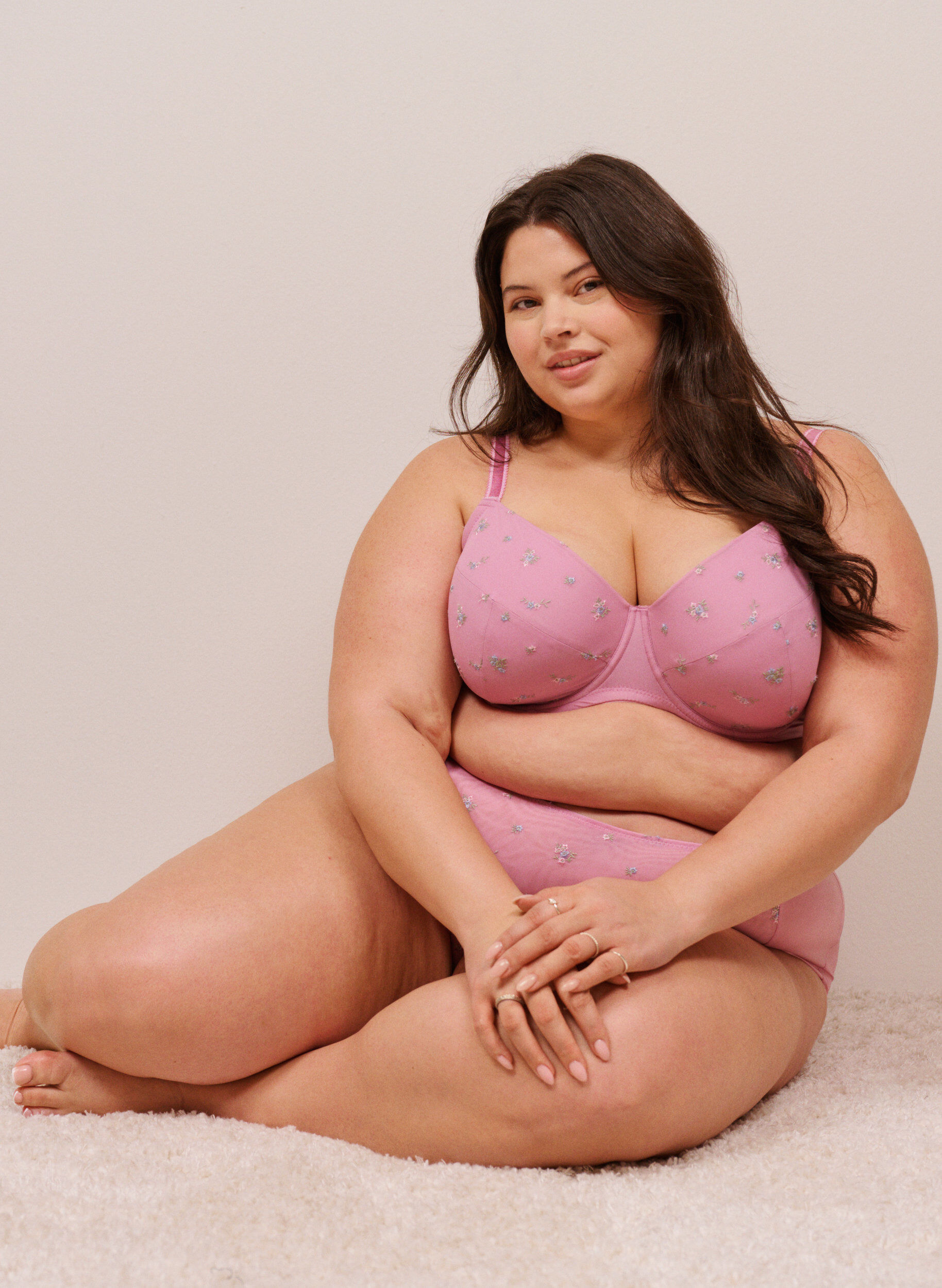 Zizzi Gepolsterter BH mit Mesh und gebl&uuml;mter Stickerei, Rot, Image image number 0