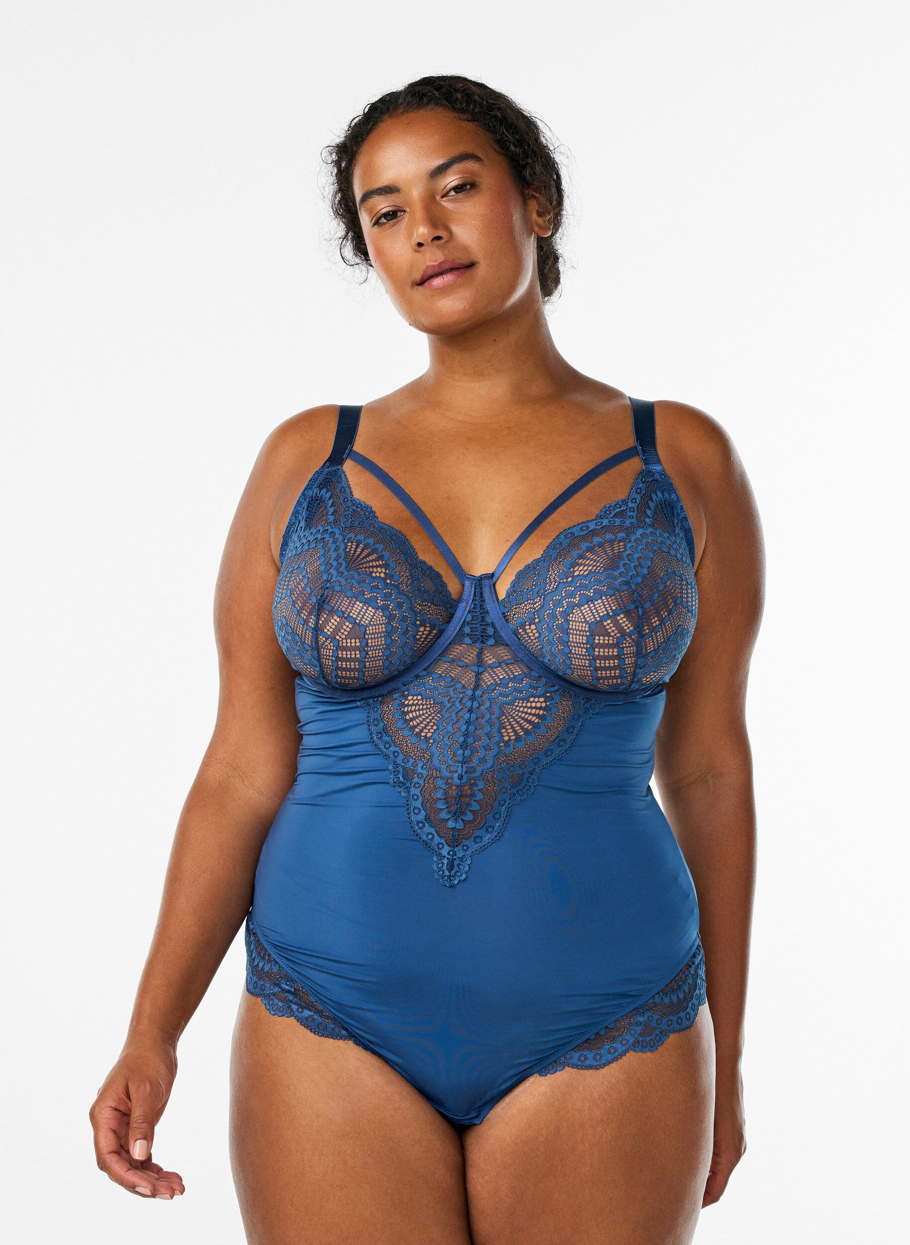 B&uuml;gel-Spitzenbody mit Tr&auml;gerdetails, Blau, Model