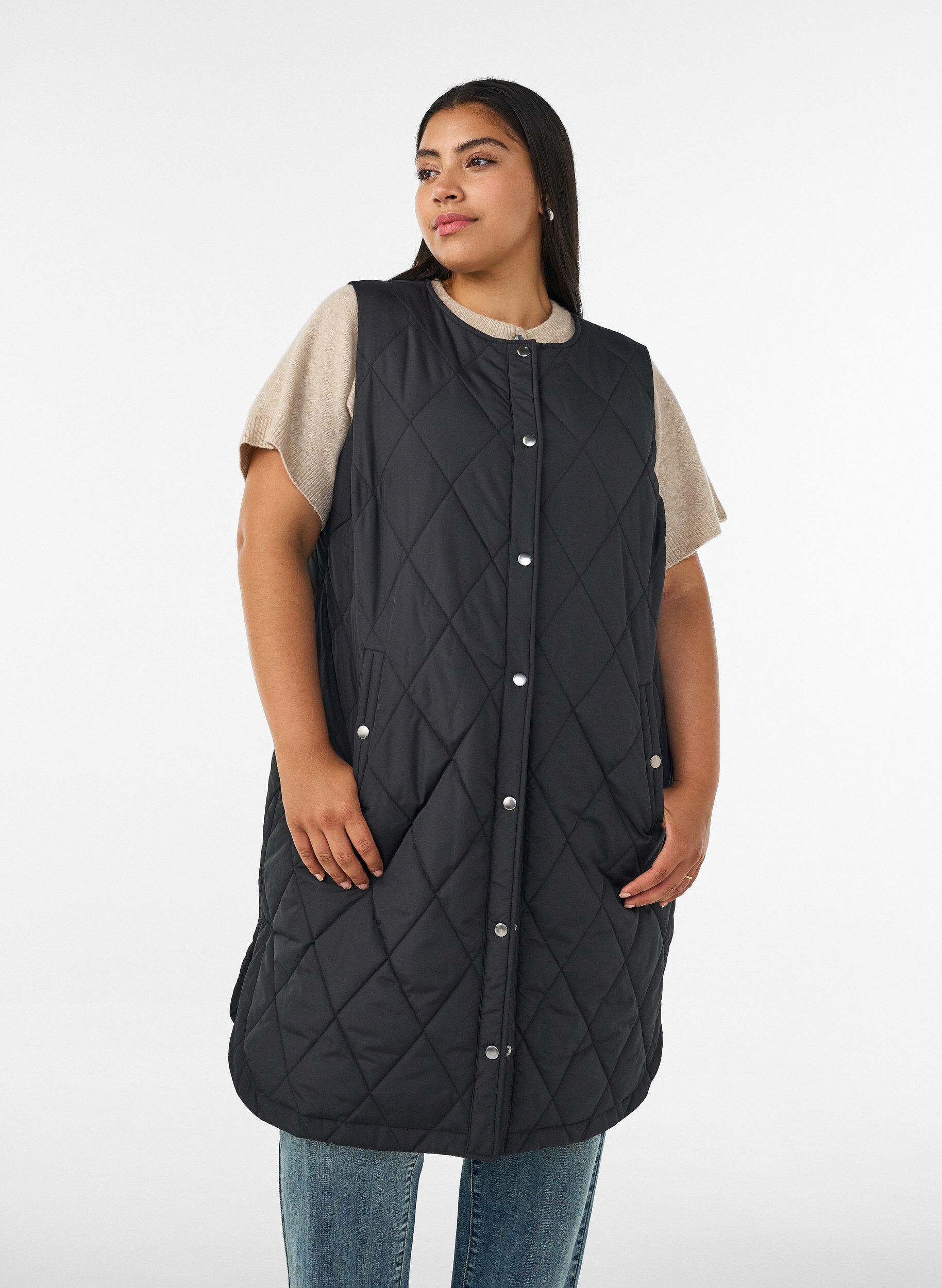 ZizziLange Steppweste mit Druckkn&ouml;pfen, Schwarz, Model image number 0