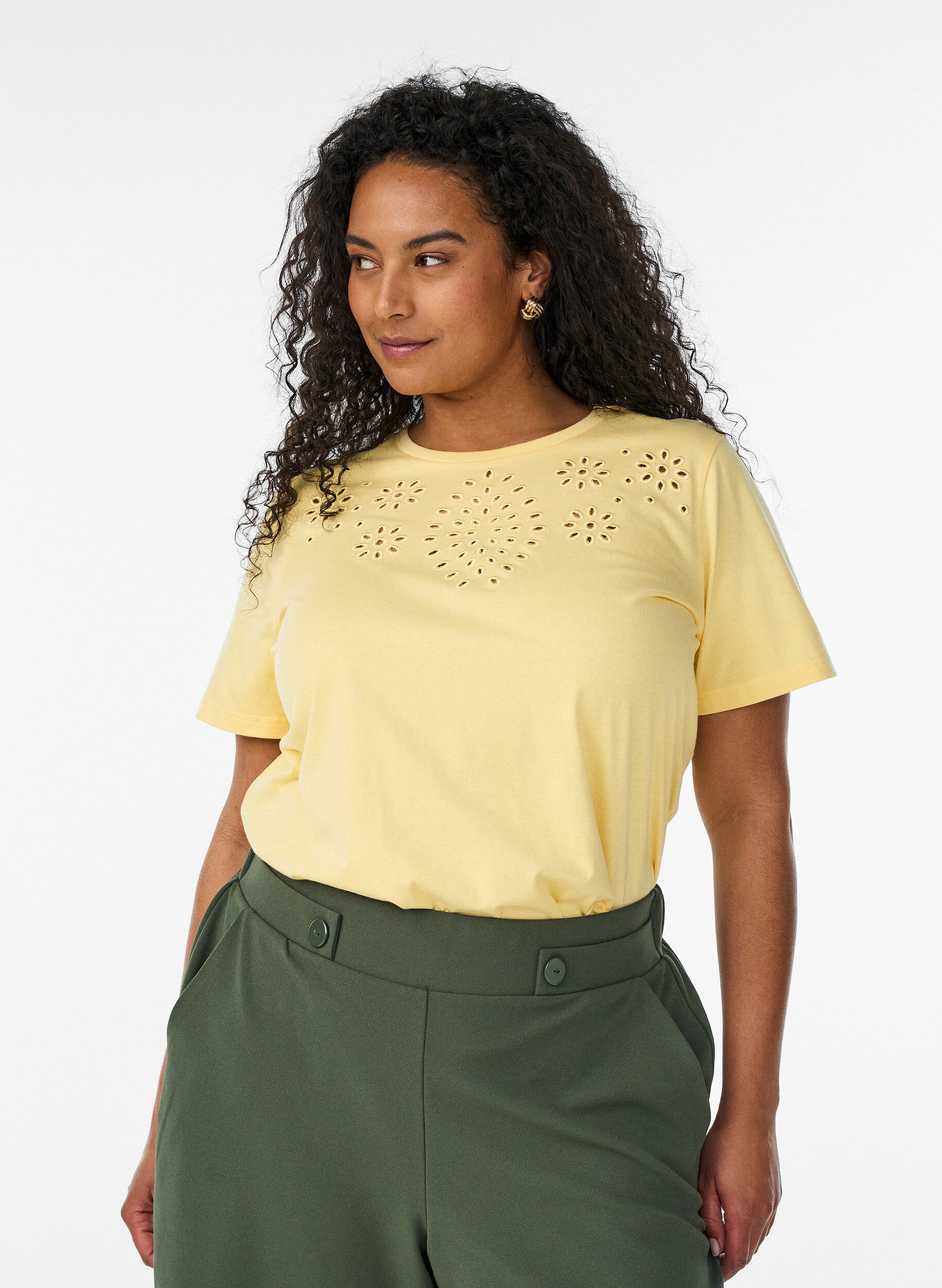 ZizziT-Shirt aus Bio-Baumwolle mit Lochstickerei, Gelb, Model image number 0