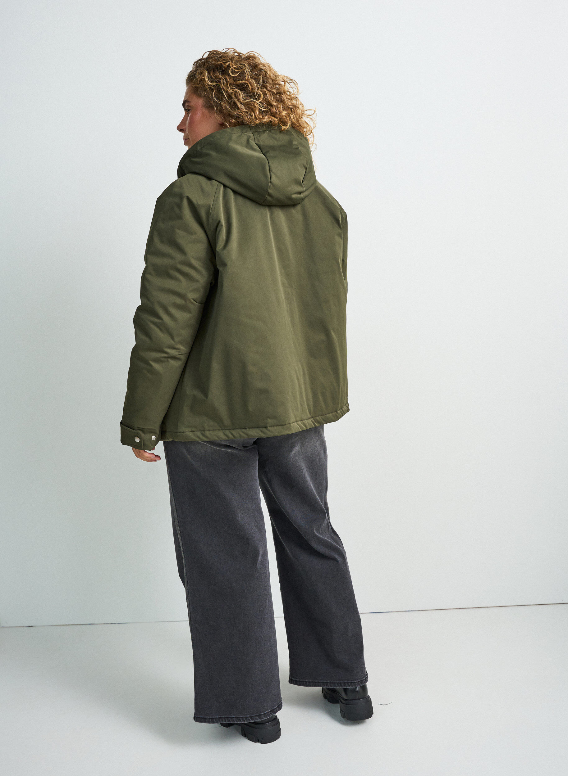 ZizziGepolsterter Parka mit einer abnehmbaren Kapuze, Gr&uuml;n, Model image number 2