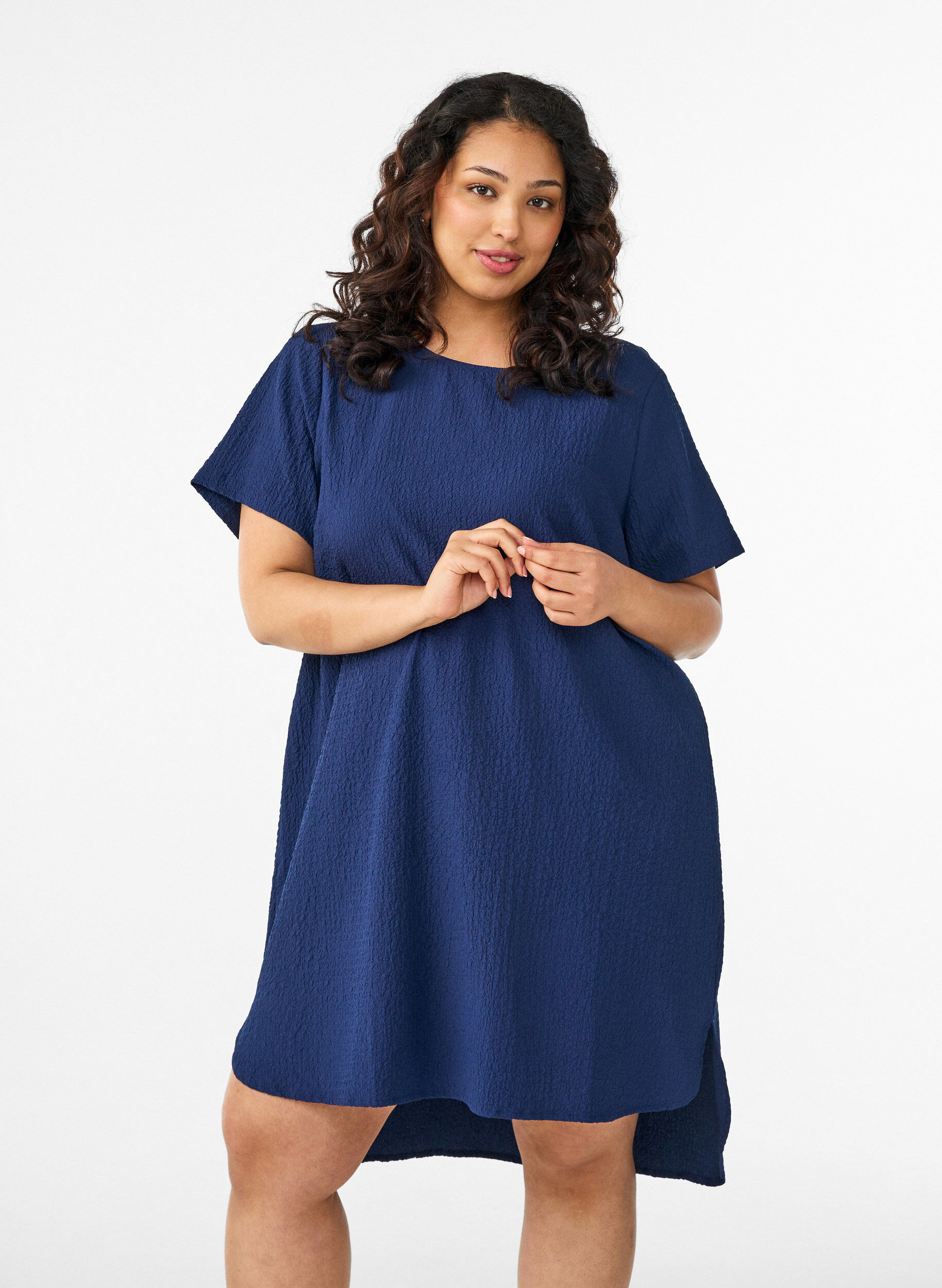 ZizziKurzes Kleid mit gecrinkelter Textur und kurzen &Auml;rmeln, Blau, Model image number 0