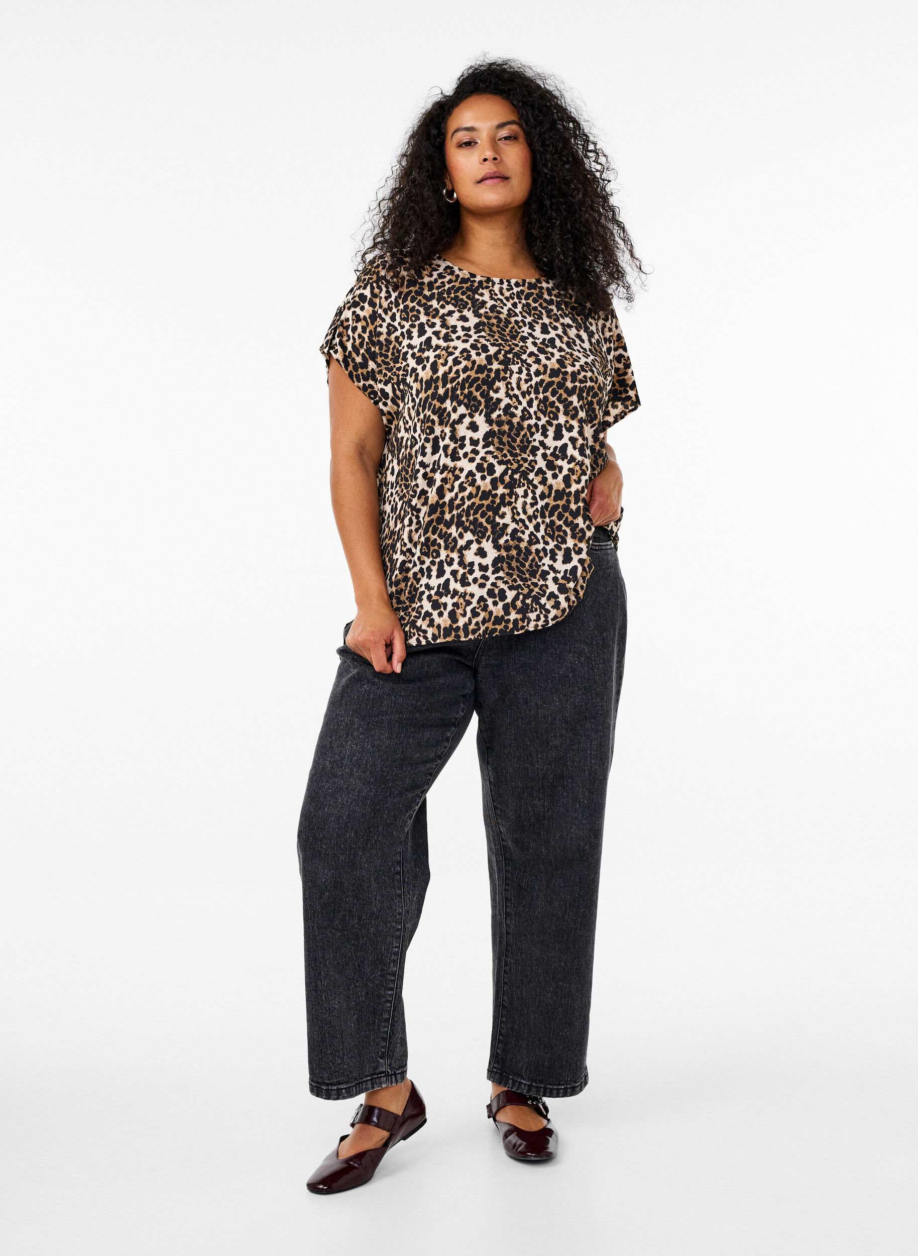 Zizzi Bluse mit kurzem Arm und Leopardenmuster, Leopard AOP, Model image number 2
