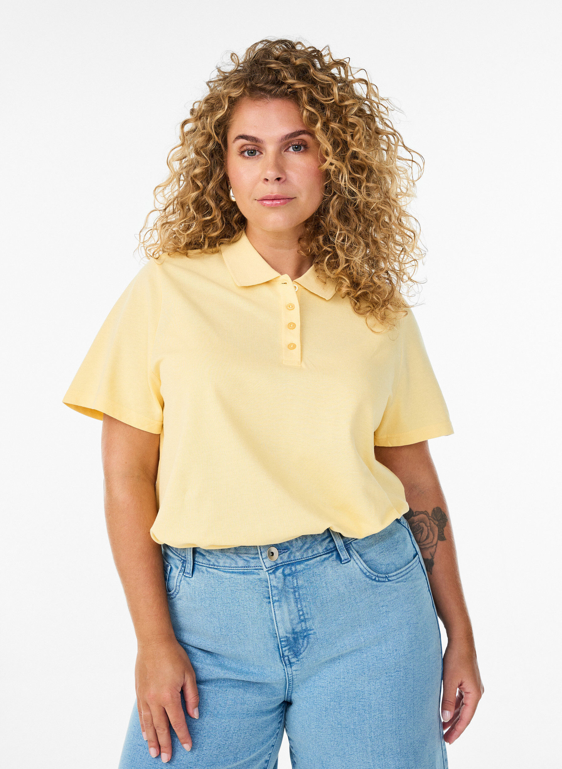 Zizzi Poloshirt mit kurzen &Auml;rmeln, Gelb, Model image number 0