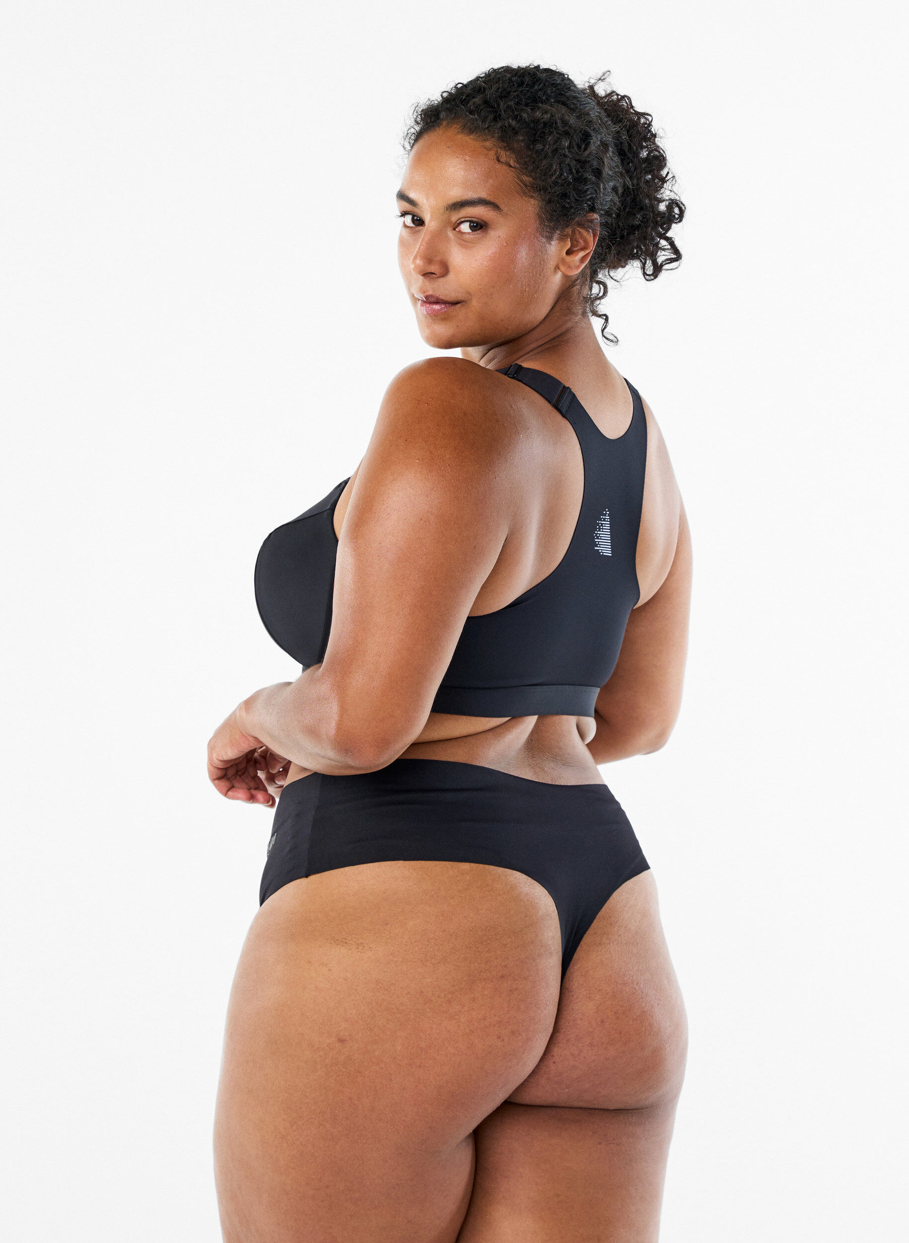 Zizzi 2er-Pack unsichtbare G-String Trainingsslips, Schwarz, Model image number 1