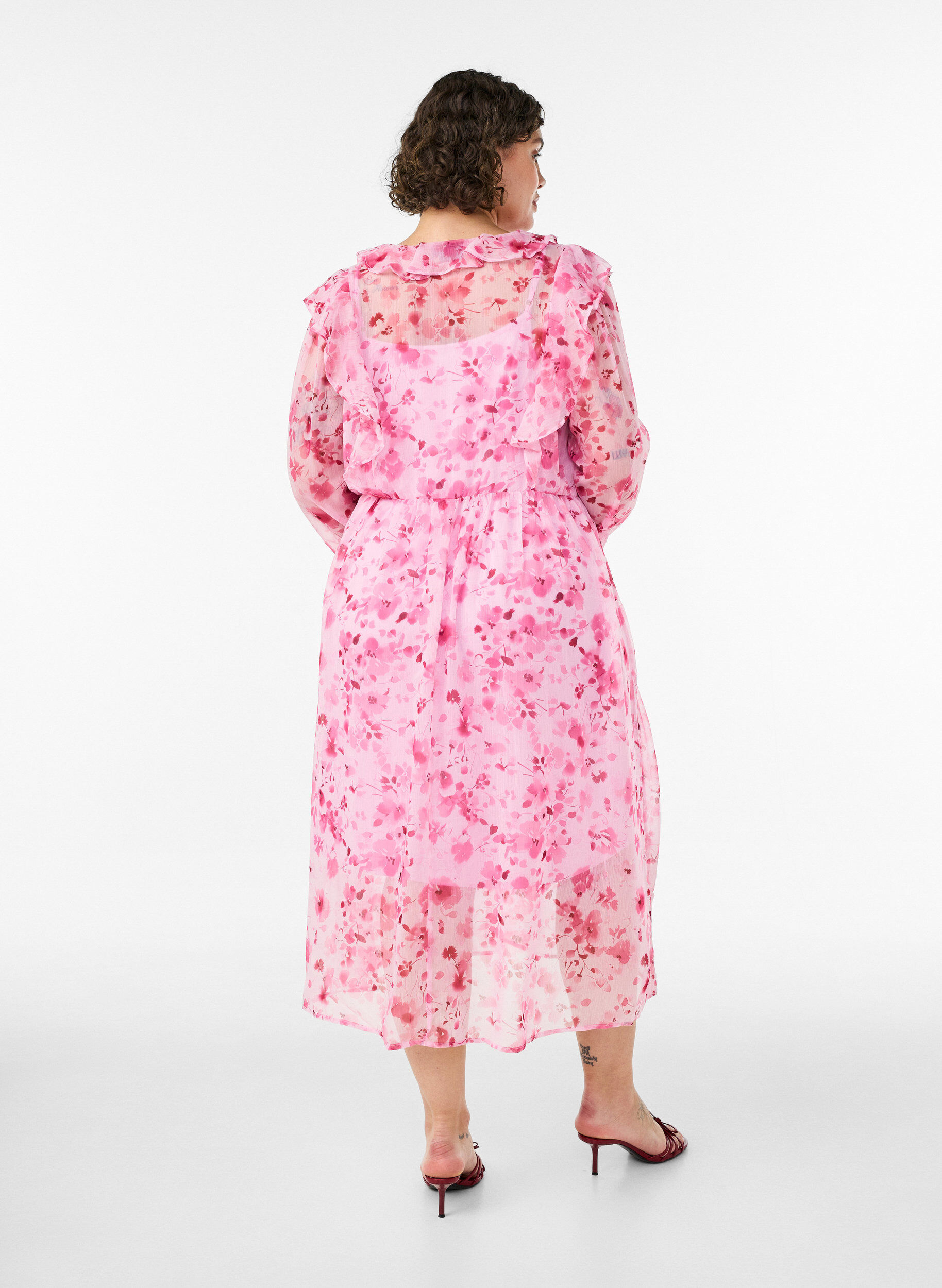 ZizziGebl&uuml;mtes Kleid aus Chiffon mit R&uuml;schen und langen &Auml;rmeln, Pink, Model image number 1