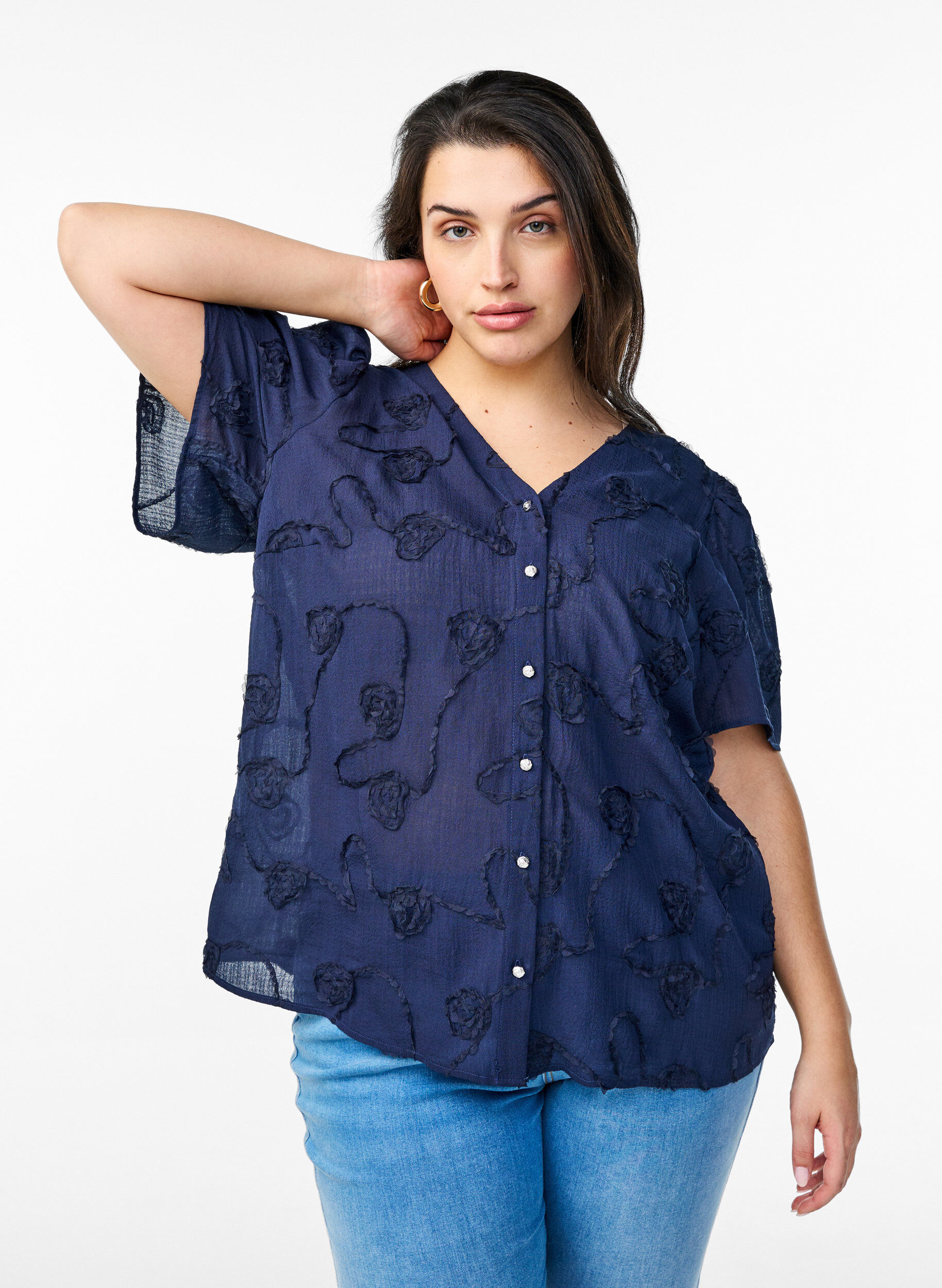 Bluse mit kurzen &Auml;rmeln und 3D-Bl&uuml;tenmuster, Blau, Model