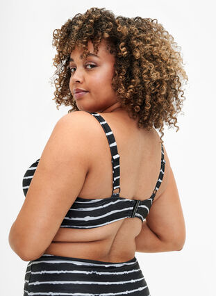 Bedruckter Bikini BH mit Bügel, Black White Stripe, Model image number 1