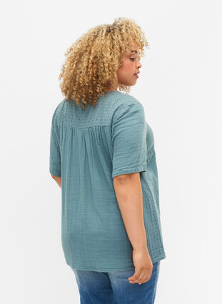 Bluse aus Baumwolle mit Stickerei und kurzen Ärmeln, Smoke Blue, Model image number 1