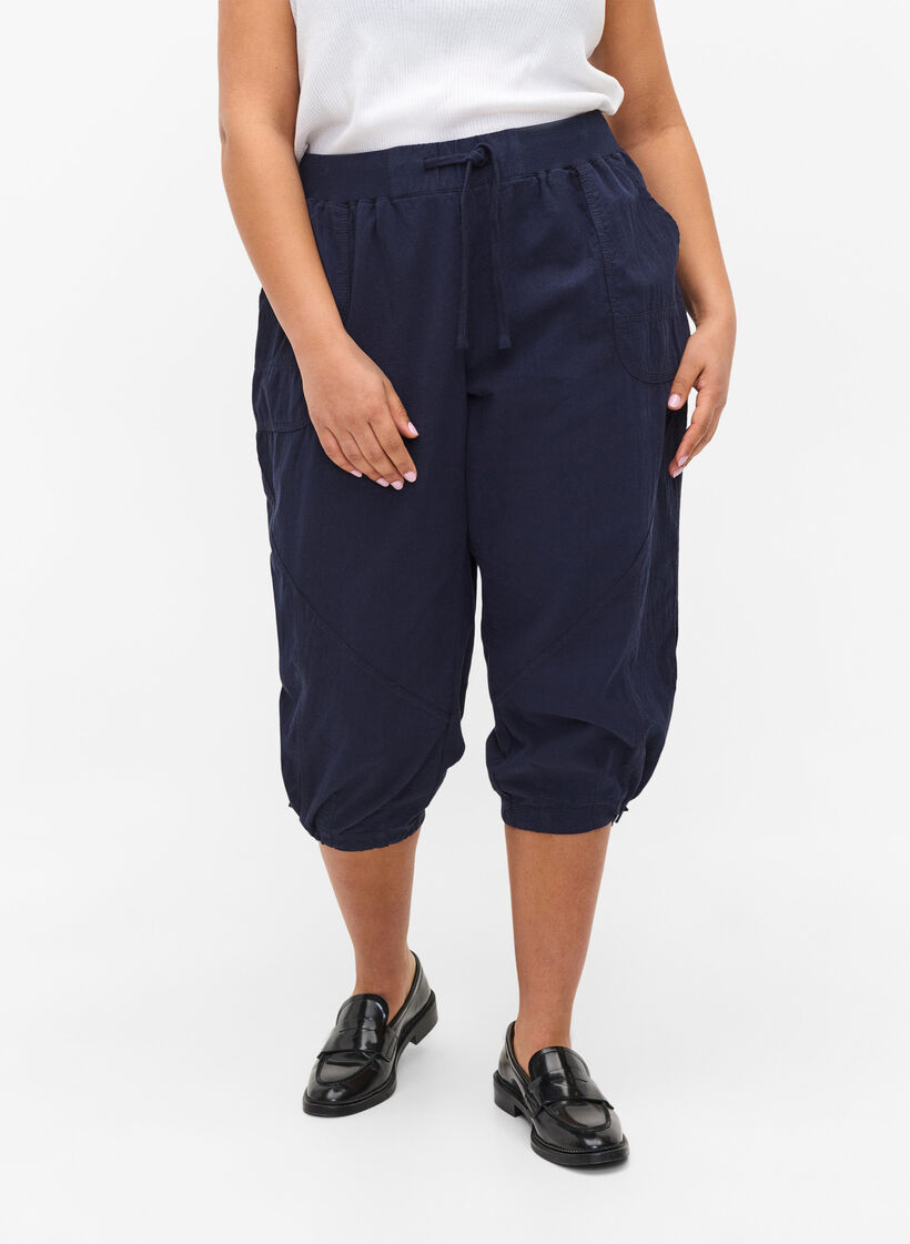 Lockere Caprihose aus Baumwolle, Blau, Model image number 3