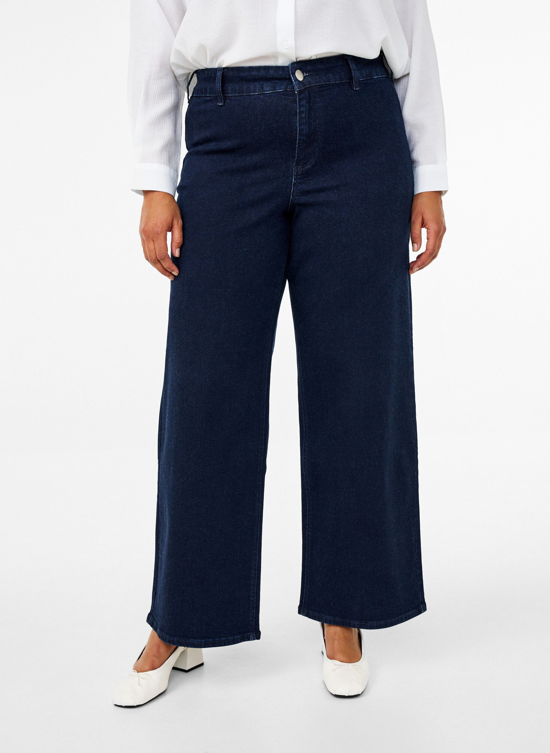Zizzi Jeans mit hoher Taille und weitem Bein, Blau, Model image number 2