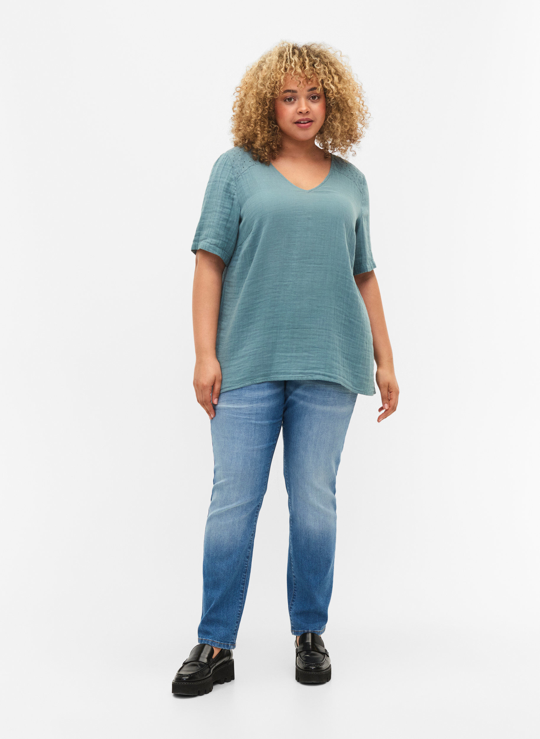 Zizzi Bluse aus Baumwolle mit Stickerei und kurzen &Auml;rmeln, Smoke Blue, Model image number 2