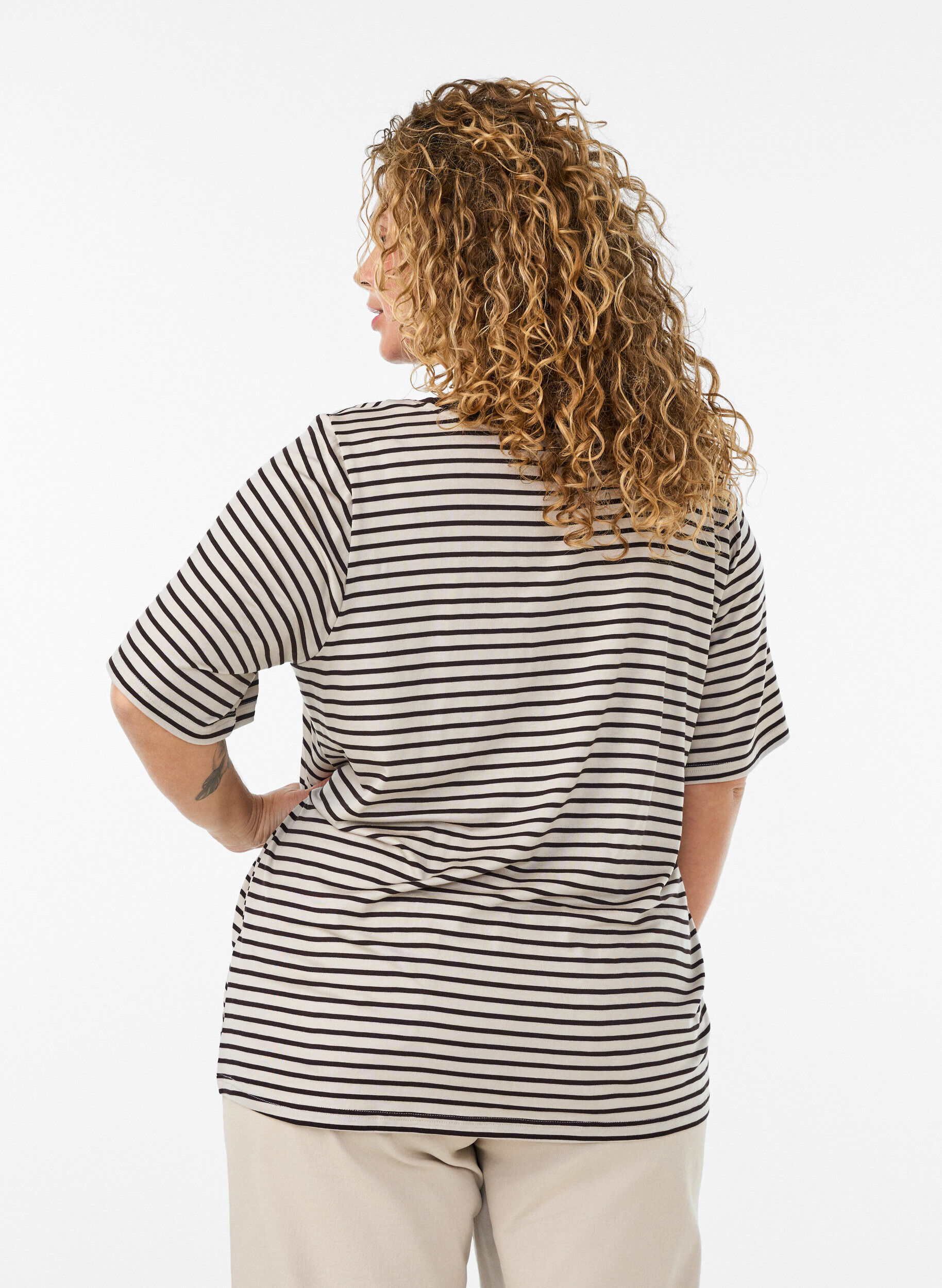 ZizziGestreiftes T-Shirt aus TENCEL&trade; Lyocell, Braun, Model image number 2