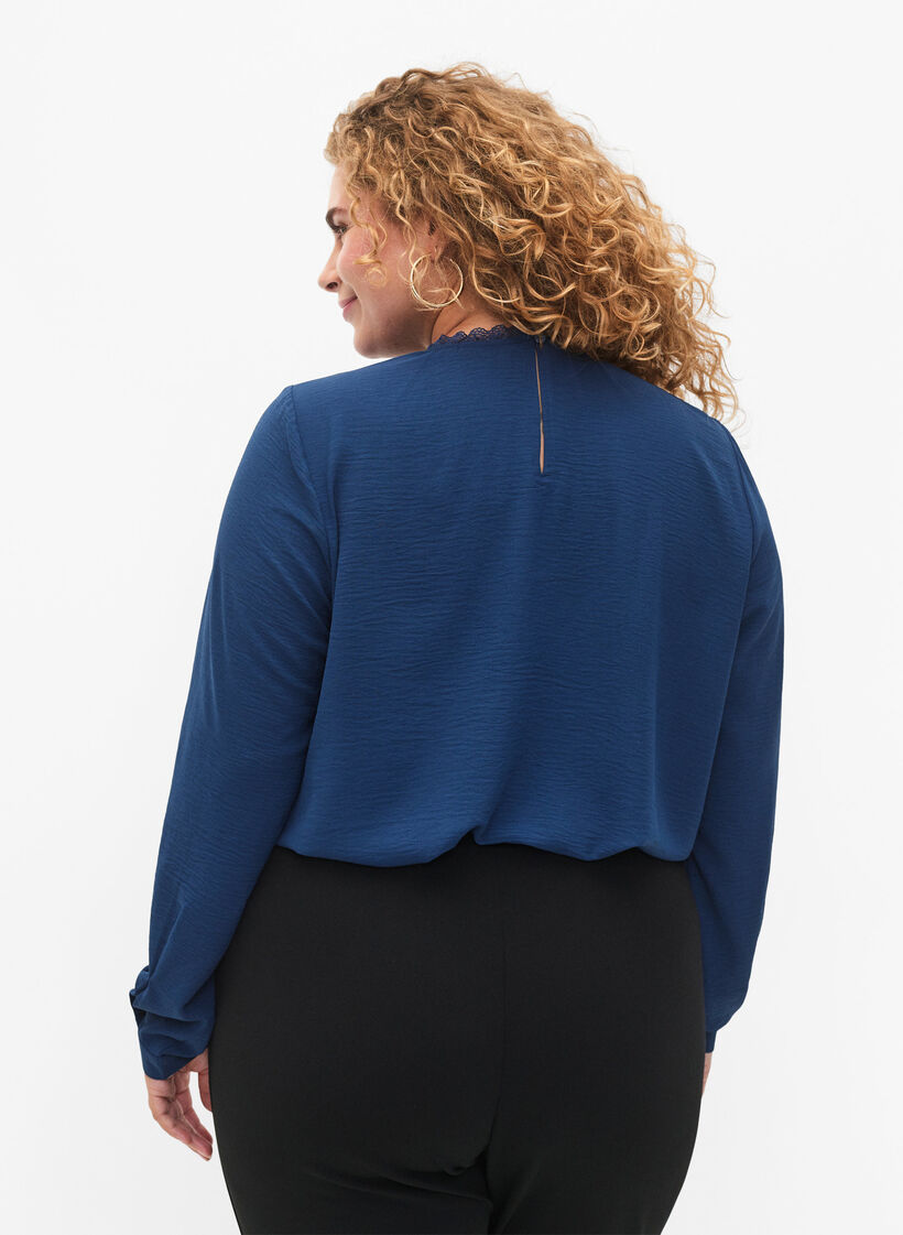 Langärmelige Bluse mit Spitzendetail, Titan, Model image number 1