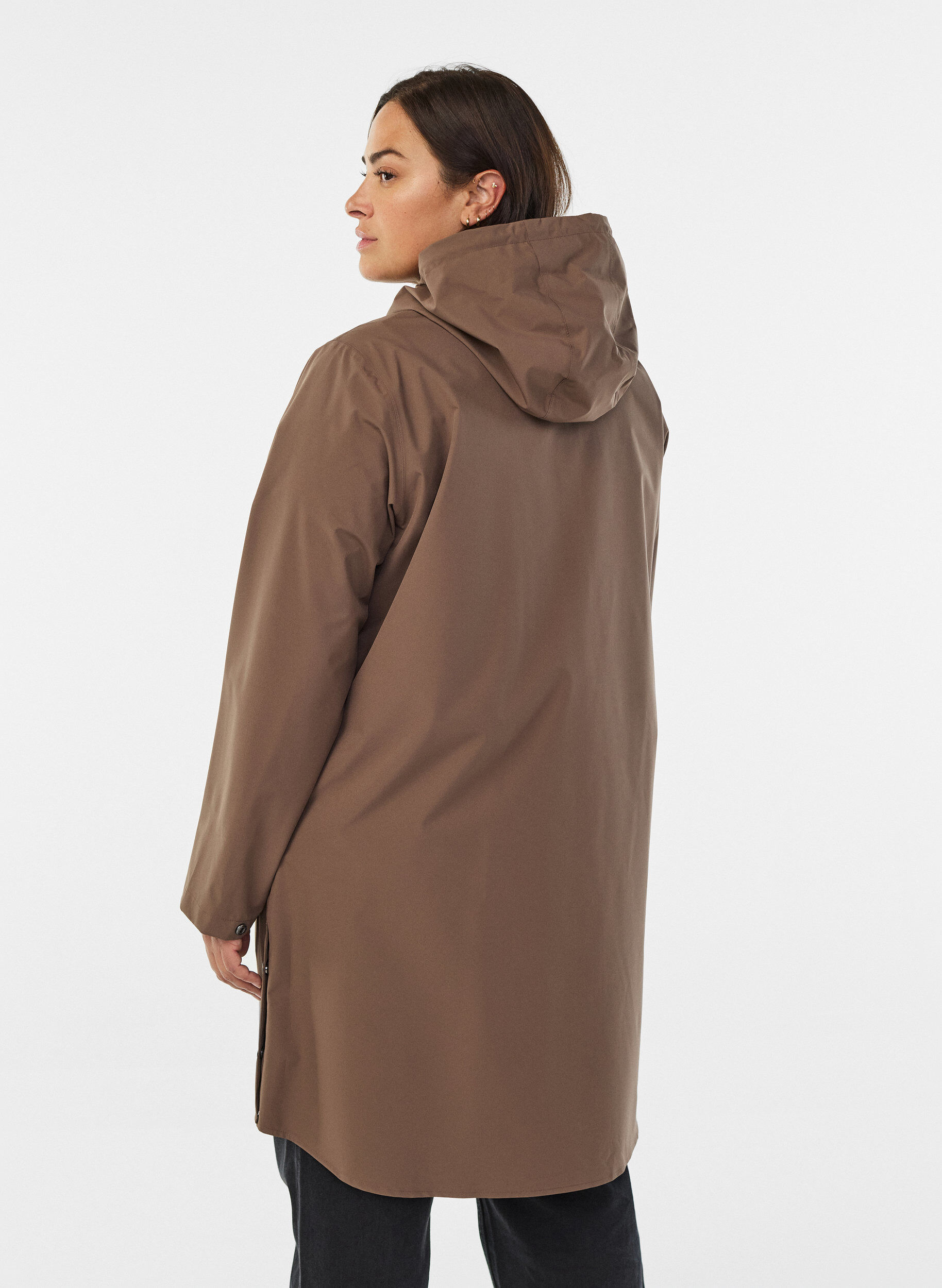 ZizziRegenjacke mit Taschen und Kapuze., Braun, Model image number 2
