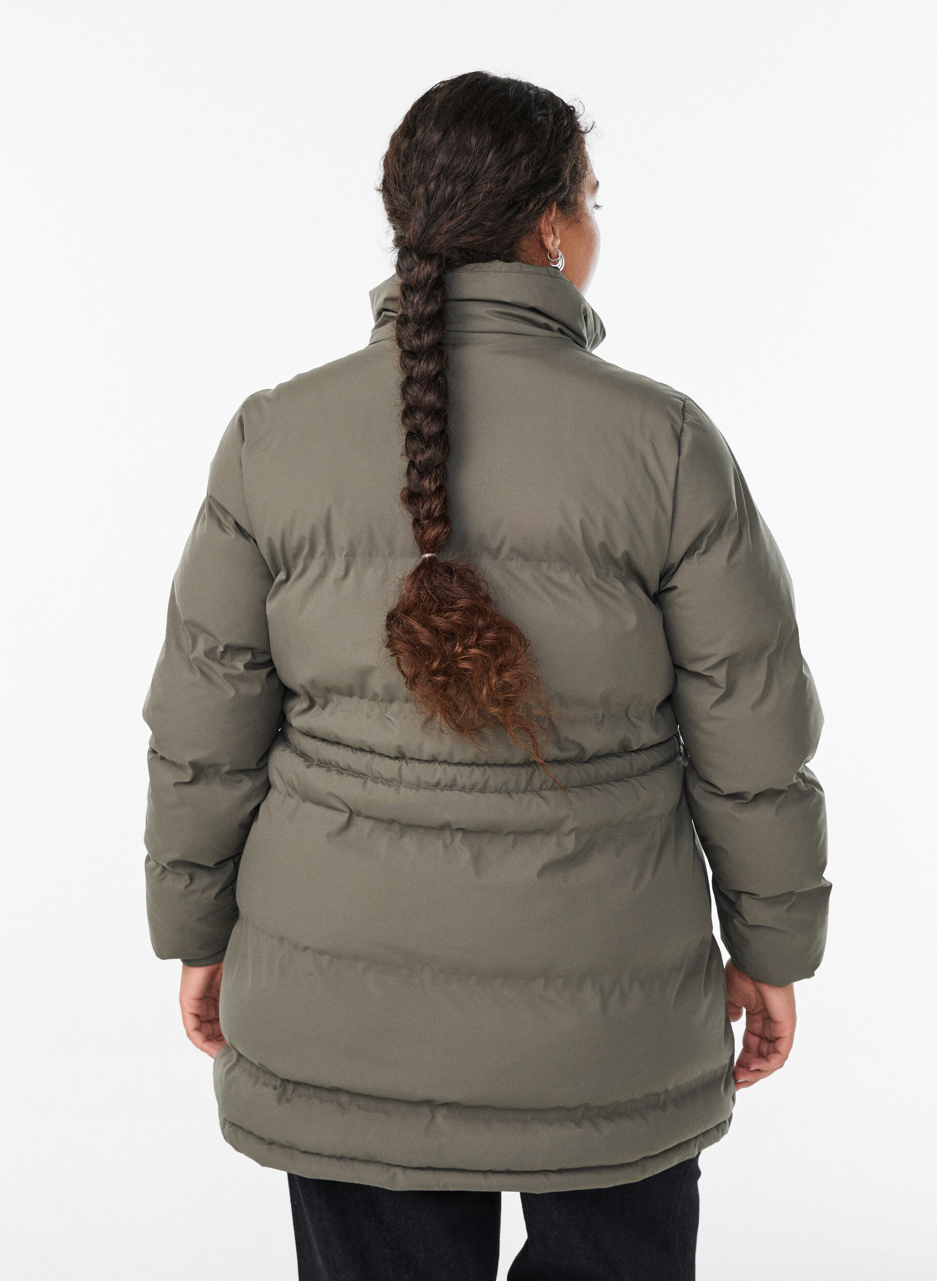 Zizzi Mittellange Pufferjacke mit verstellbarer Taille, Grau, Model image number 2