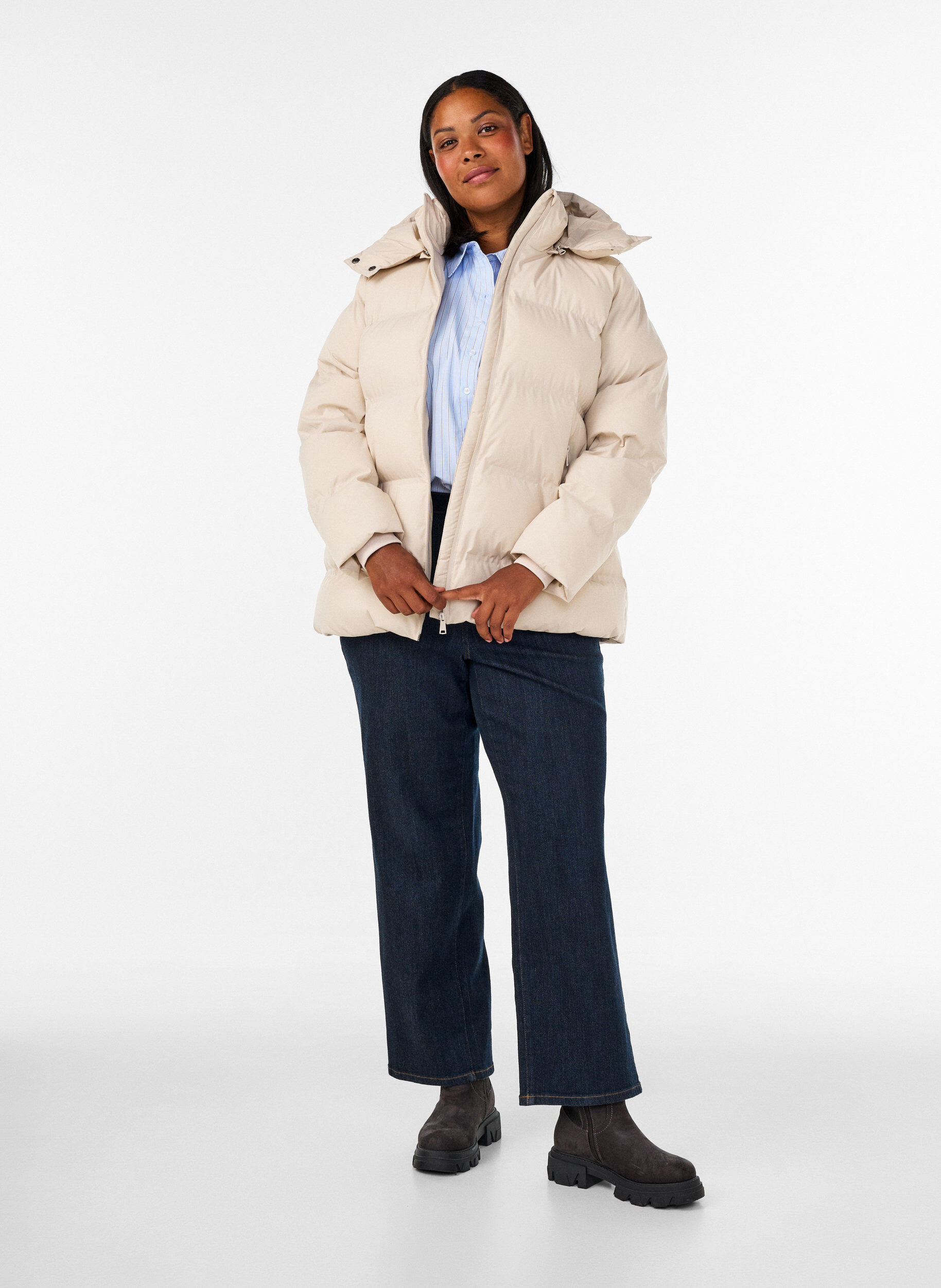 ZizziKurze Steppjacke mit abnehmbarer Kapuze, Vanille, Model image number 1