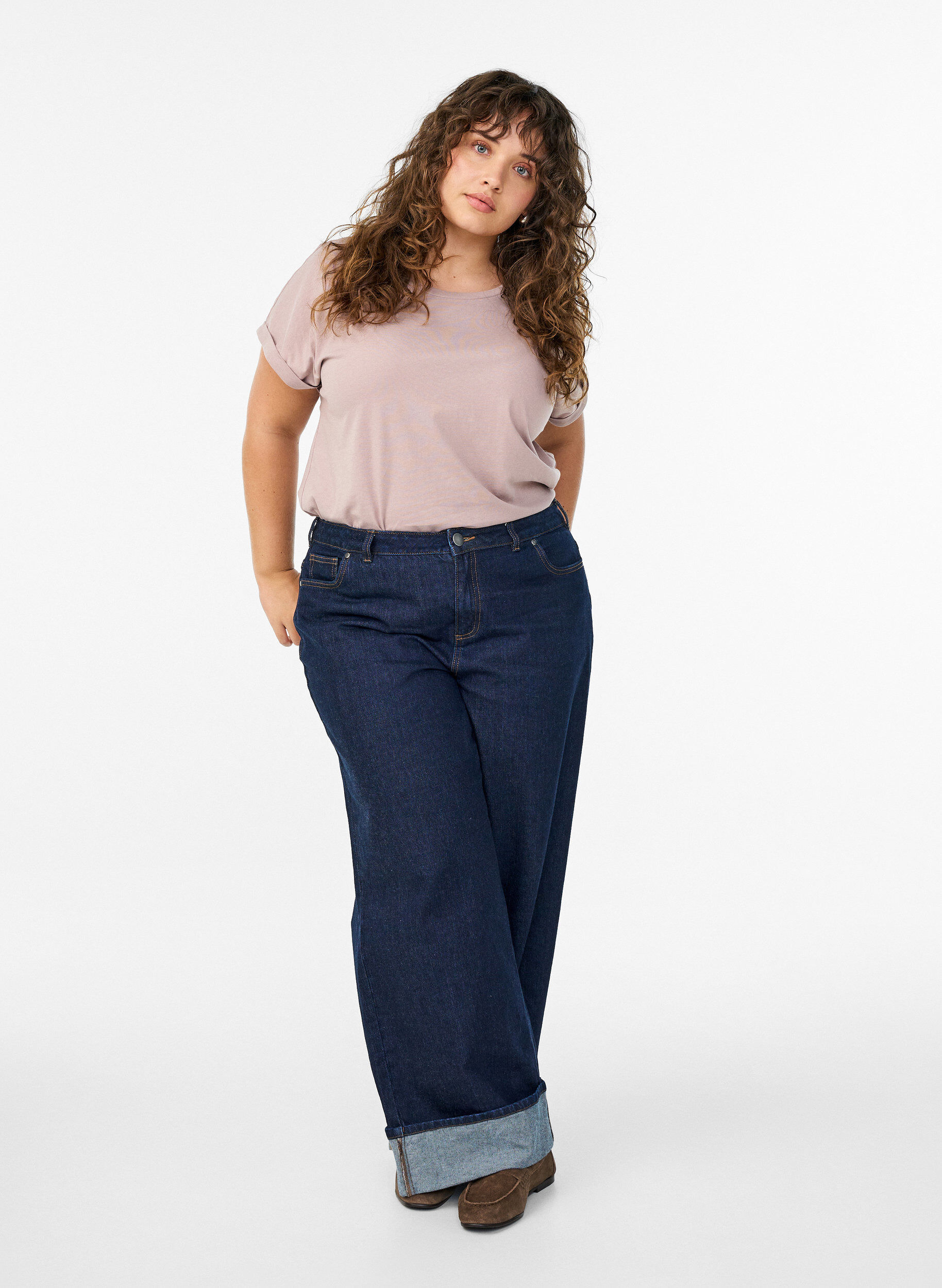 Zizzi Kurz&auml;rmliges T-Shirt aus einer Baumwollmischung, Rot, Model image number 1