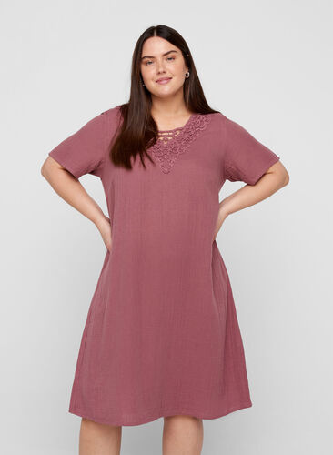 Kurzarm Kleid aus Baumwolle mit Stickerei, Rose Brown, Model image number 0