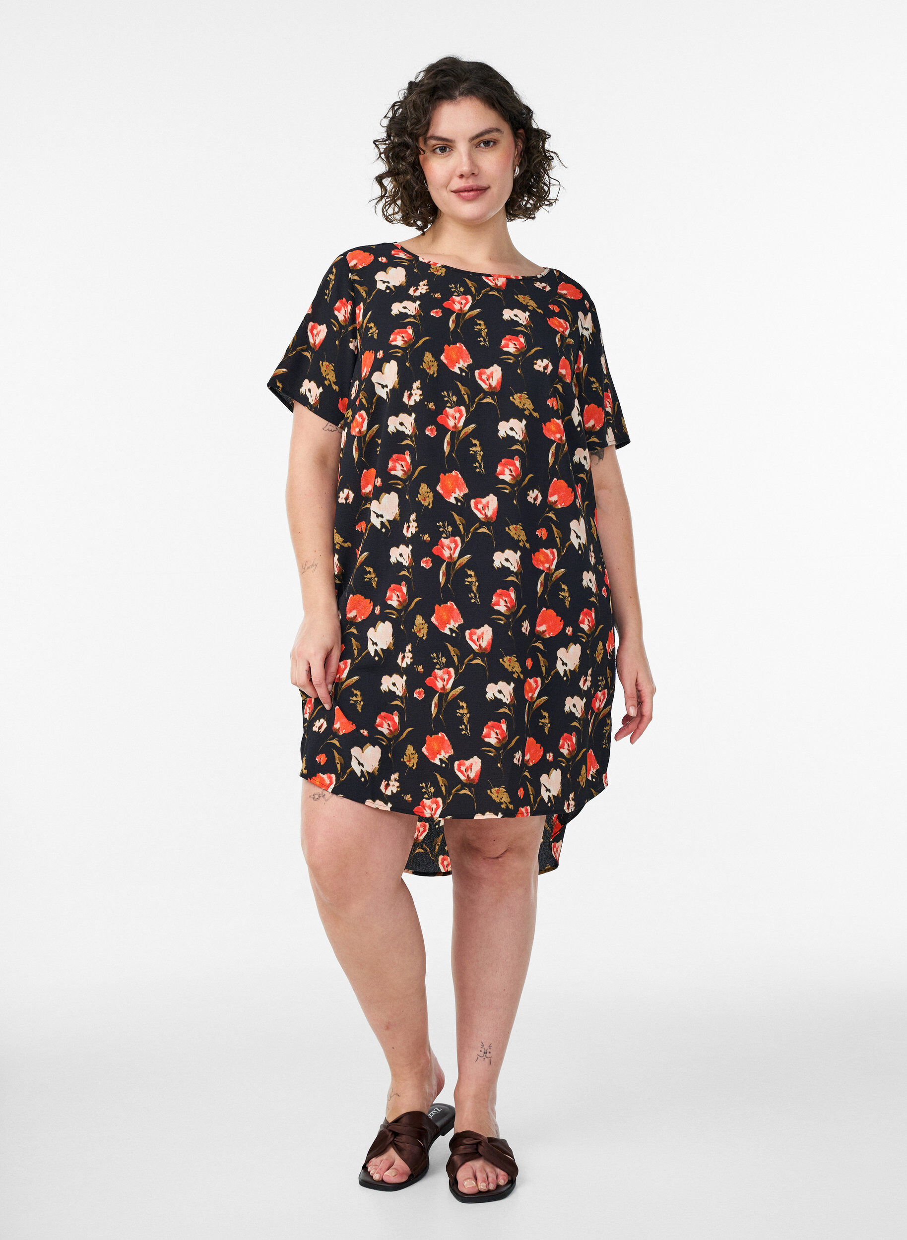 Zizzi Kleid mit Aufdruck und kurzen &Auml;rmeln, Schwarz, Model image number 1
