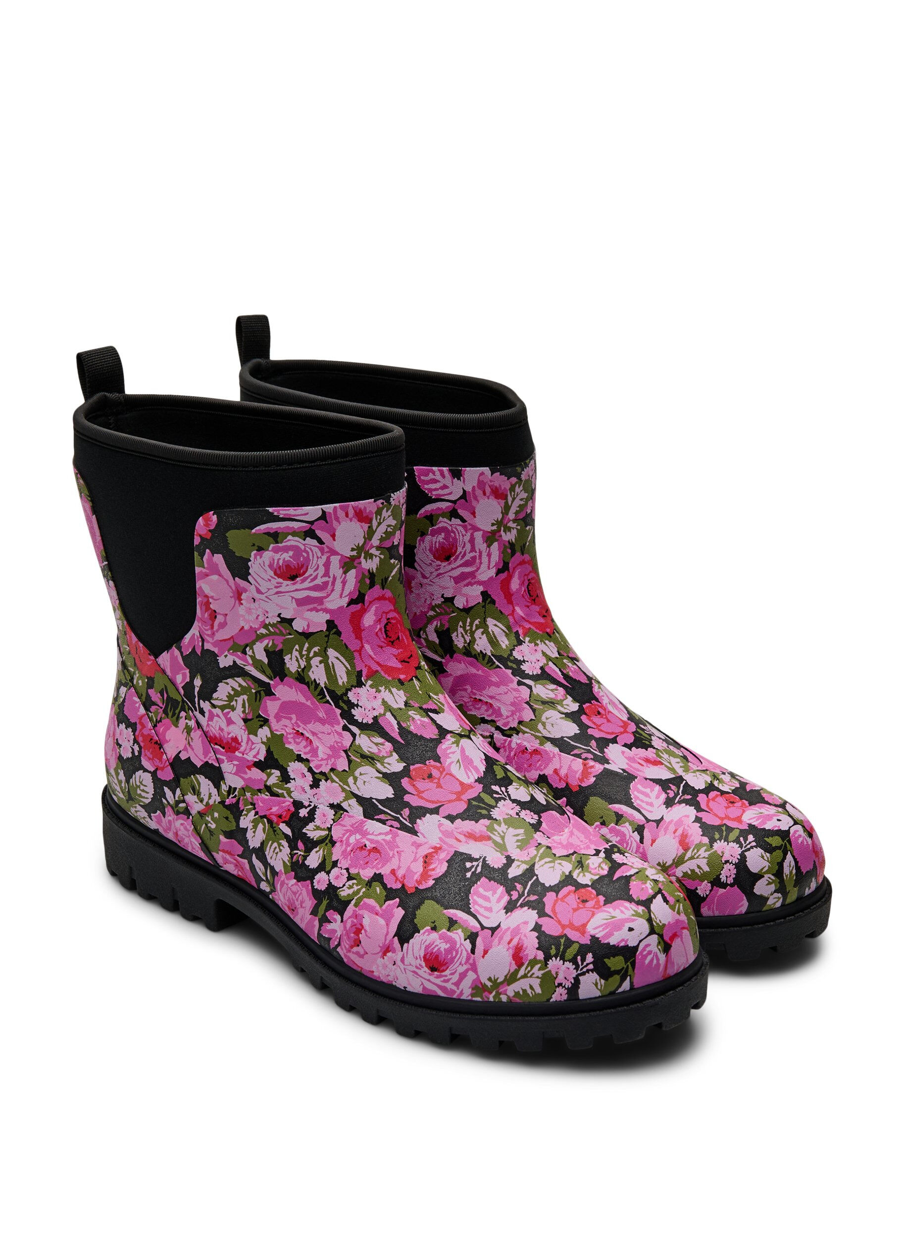 Zizzi Kurze Stiefel mit weitem Schaft aus elastischem Neopren, Flower AOP, Packshot image number 1