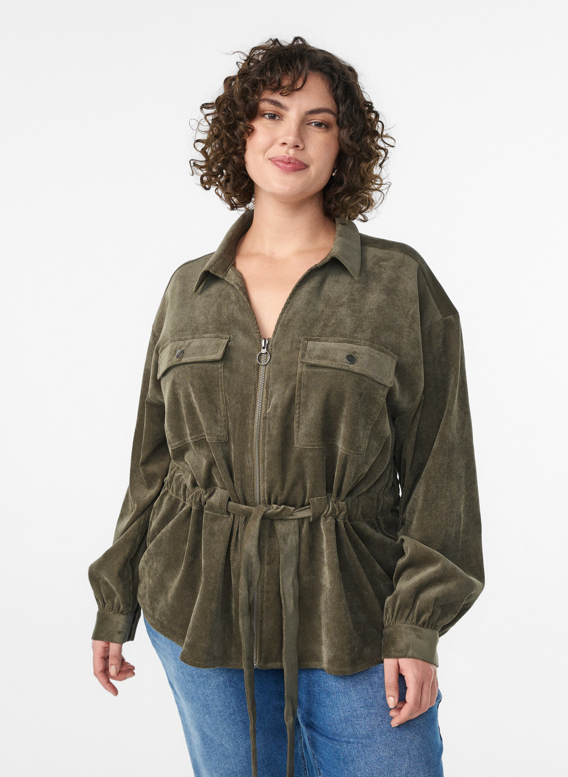 Hemdjacke aus Cord mit Bindeg&uuml;rtel und Taschen, Gr&uuml;n, Model